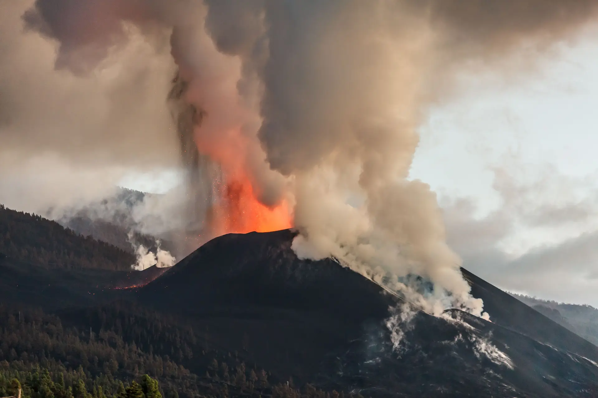 Vulcão em La Palma sobe de categoria no índice de explosividade