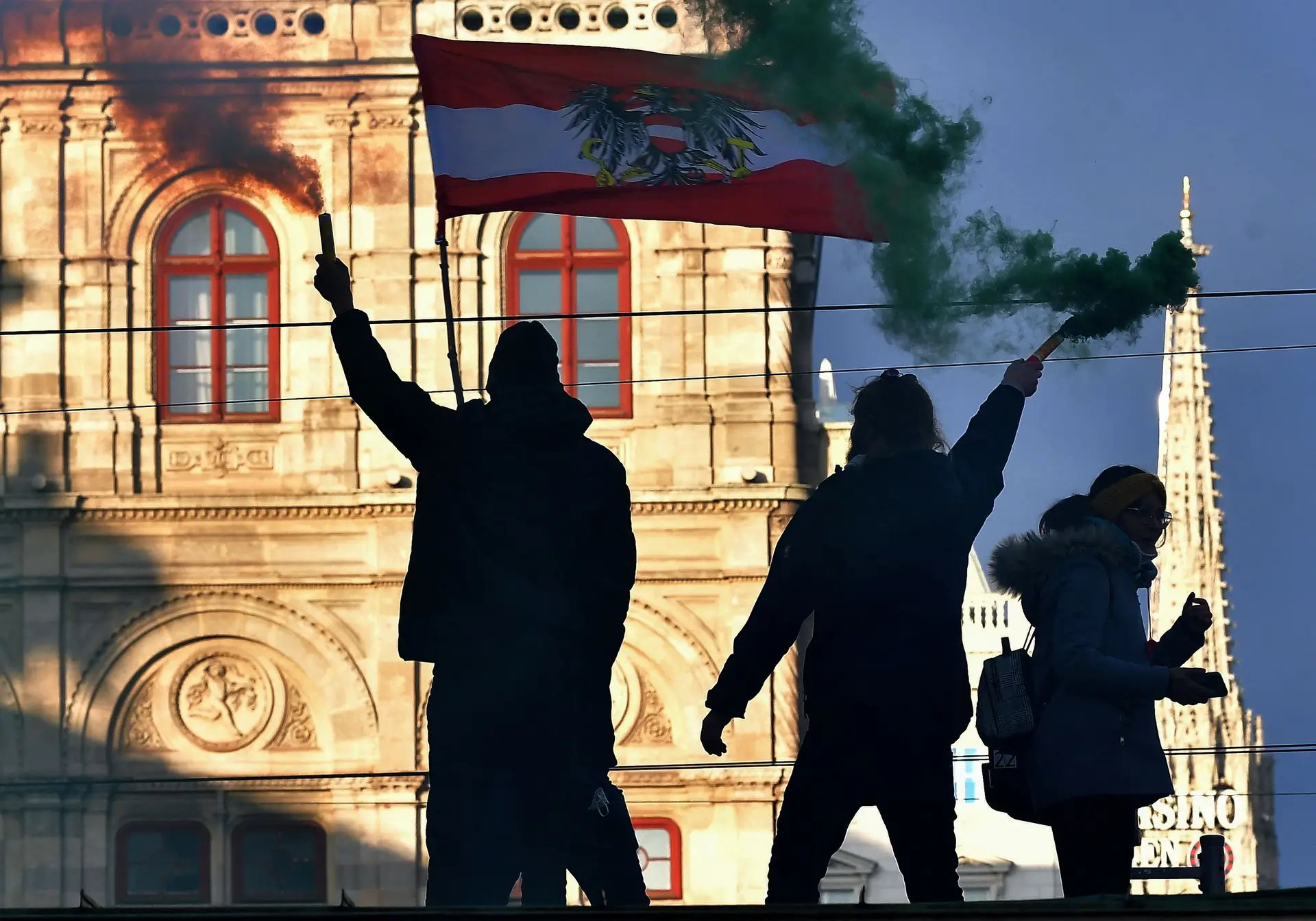 Áustria inicia quarto confinamento depois de fim de semana de protestos