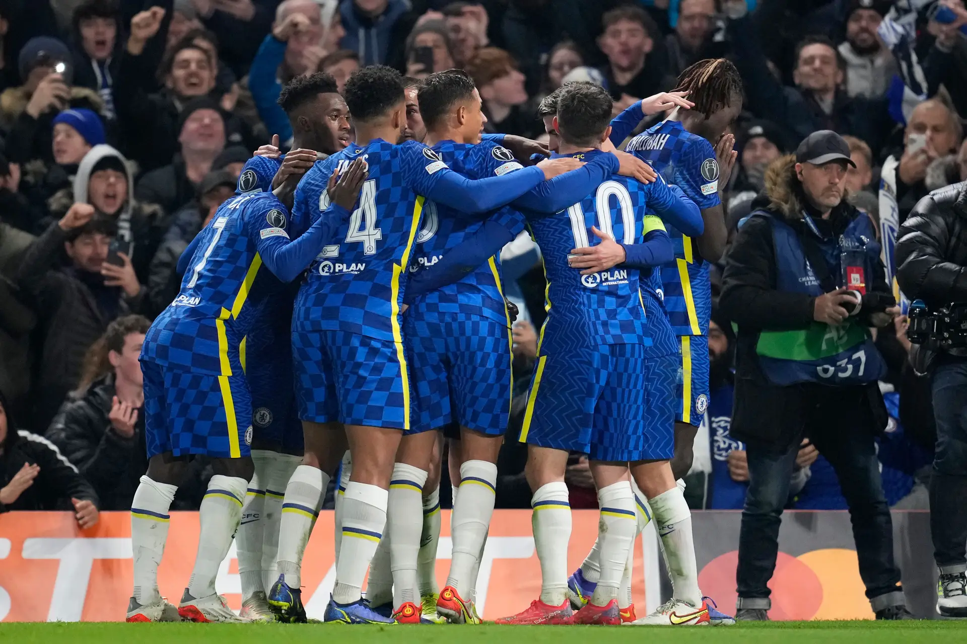 Chelsea apura-se para os oitavos de final da Liga dos Campeões