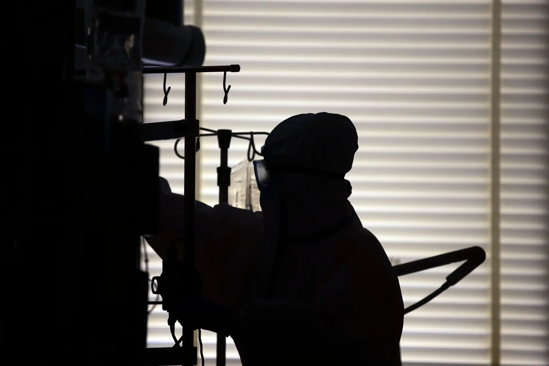 Covid-19: ocupação de cuidados intensivos atinge 56% e Algarve já está no limite