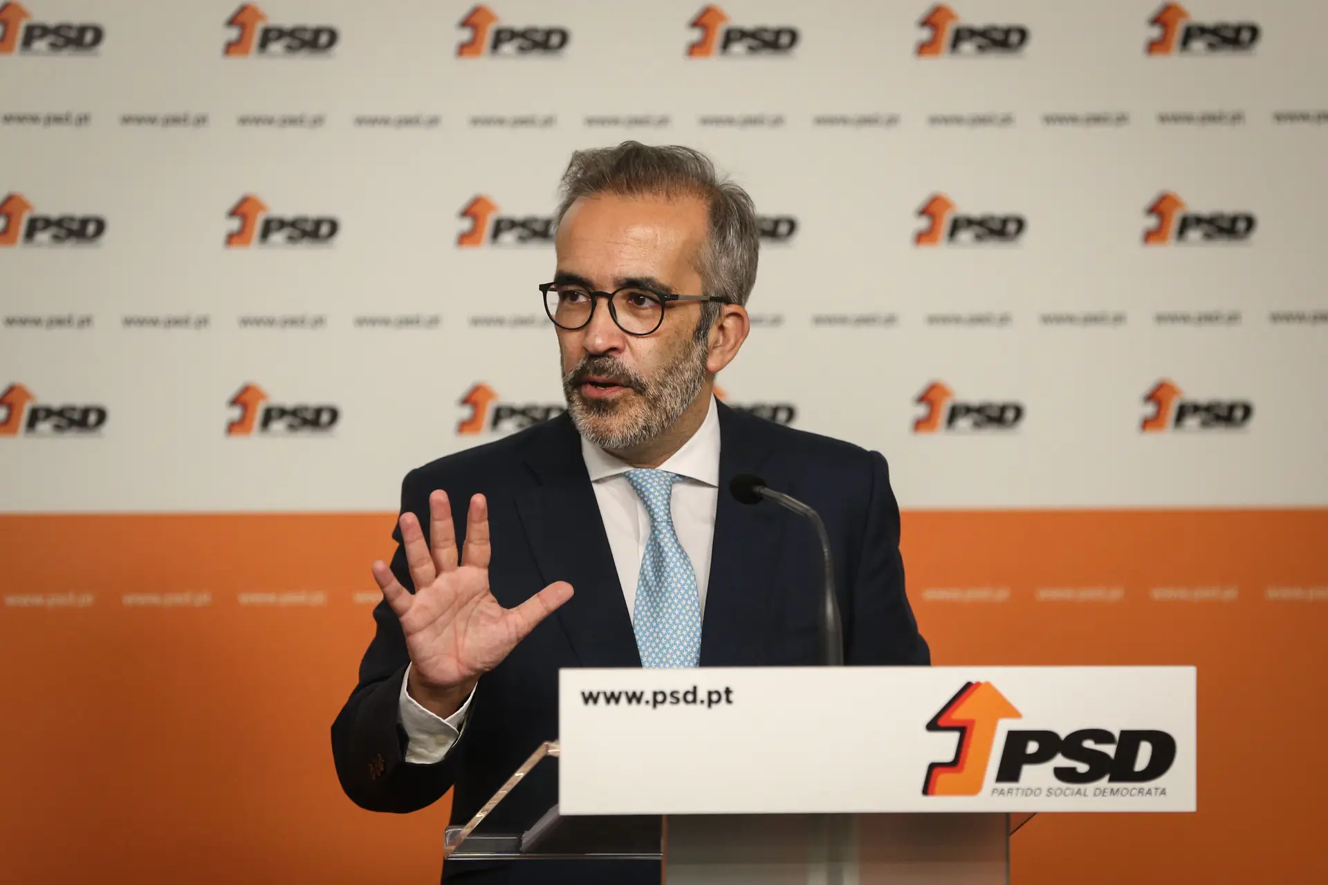 PSD: Rangel acusa Costa de ter passado "linhas vermelhas" e Rio de lhe "querer cair nos braços"