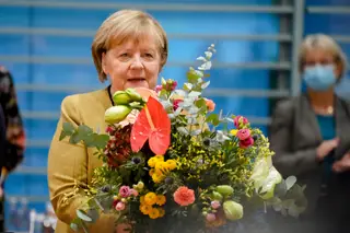Merkel despede-se do cargo de chanceler 16 anos depois