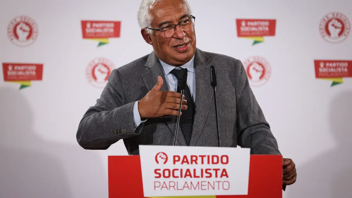 O secretário-geral do Partido Socialista (PS), António Costa, discursa durante a cerimónia que assinala o fim da XIV Legislatura, em Lisboa.