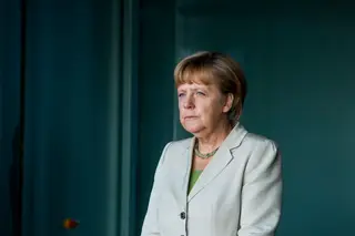 Merkel homenageada pelas forças armadas da Alemanha