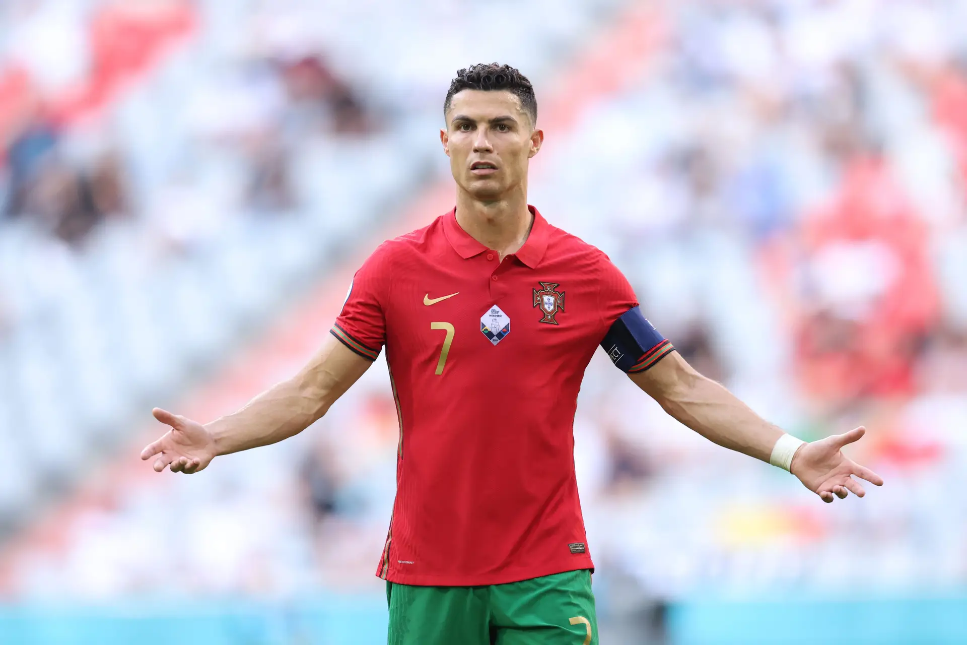 Bola de Ouro: Cristiano Ronaldo acusa editor da France Football de mentir