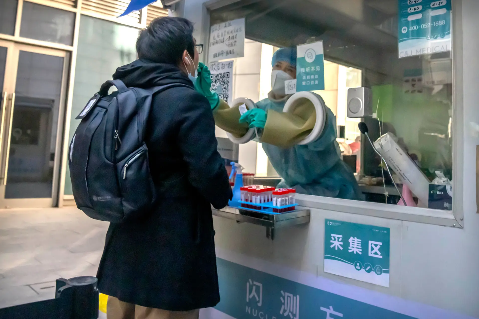Covid-19: cidade chinesa oferece mais de mil euros a quem testar positivo