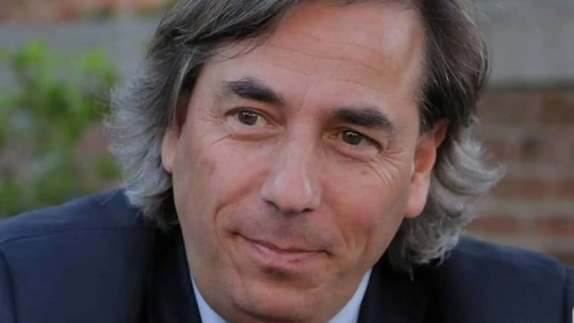 Líder anti-vacinas italiano muda de opinião após uma semana internado com covid-19