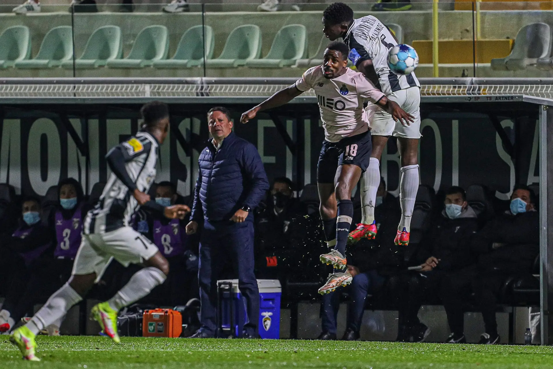 FC Porto vence Portimonense e segura liderança do campeonato