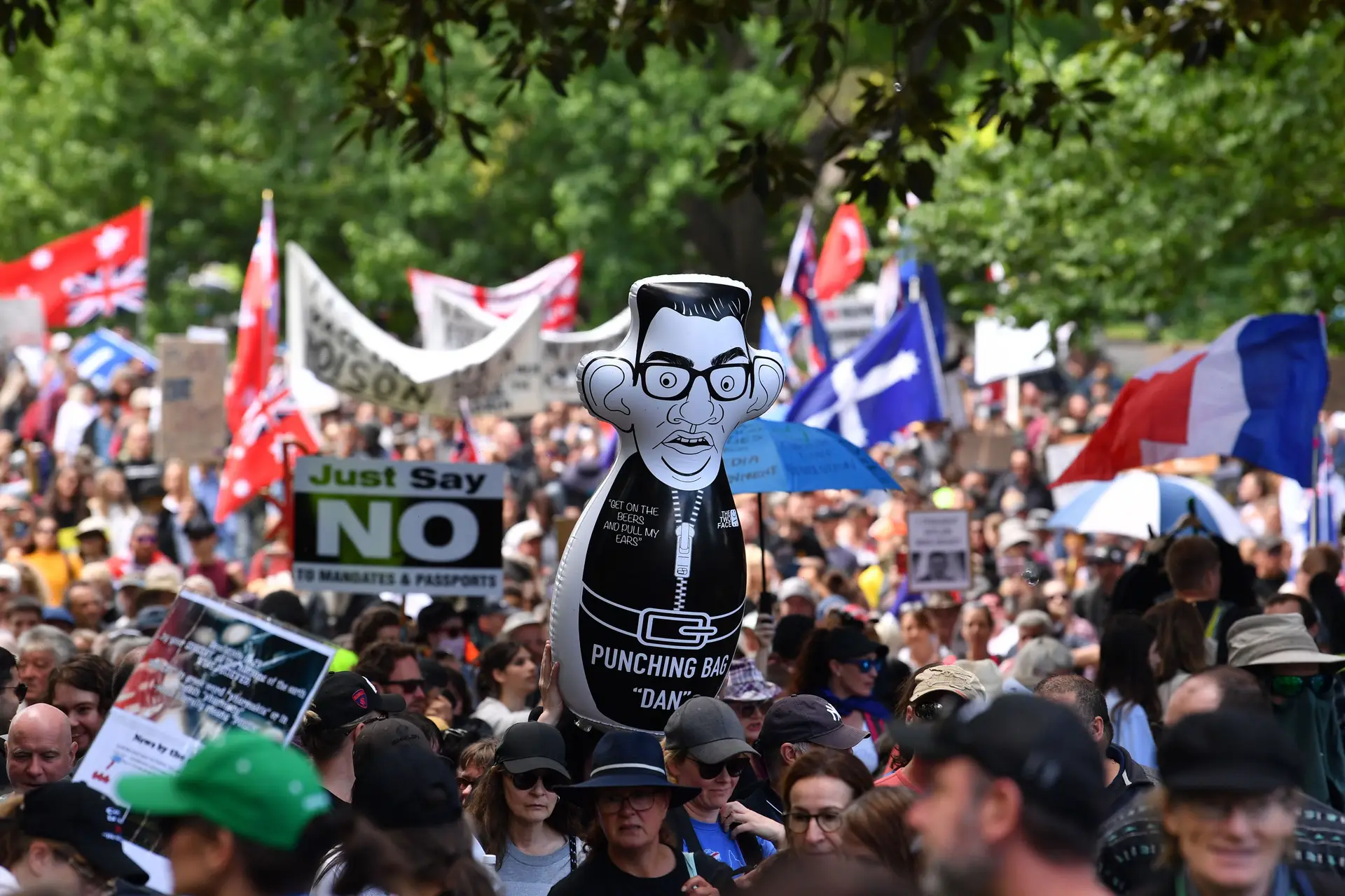 Covid-19: milhares em protesto pacífico na Austrália contra restrições