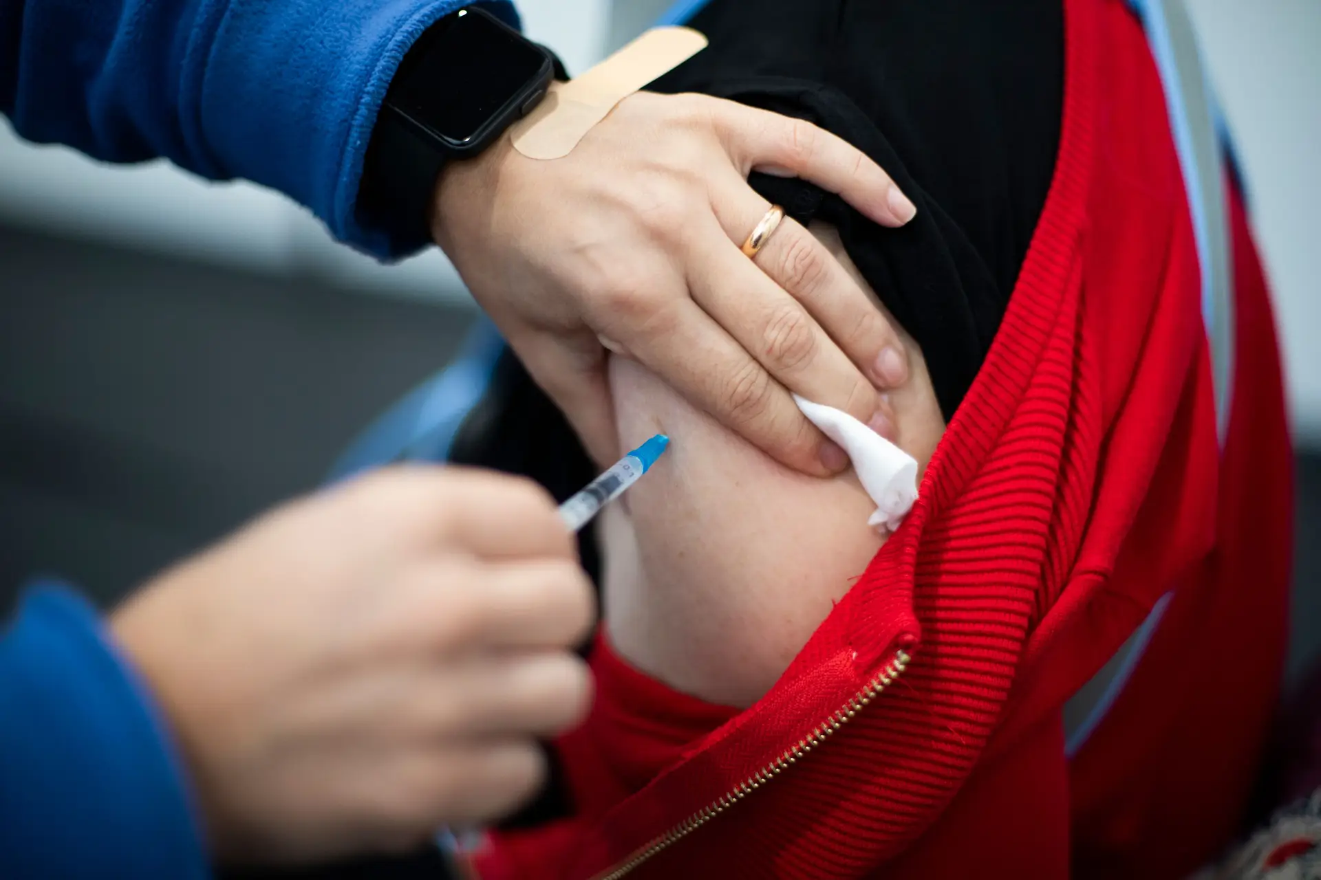 Mais de 72 mil pessoas receberam dose de reforço nas últimas 24 horas