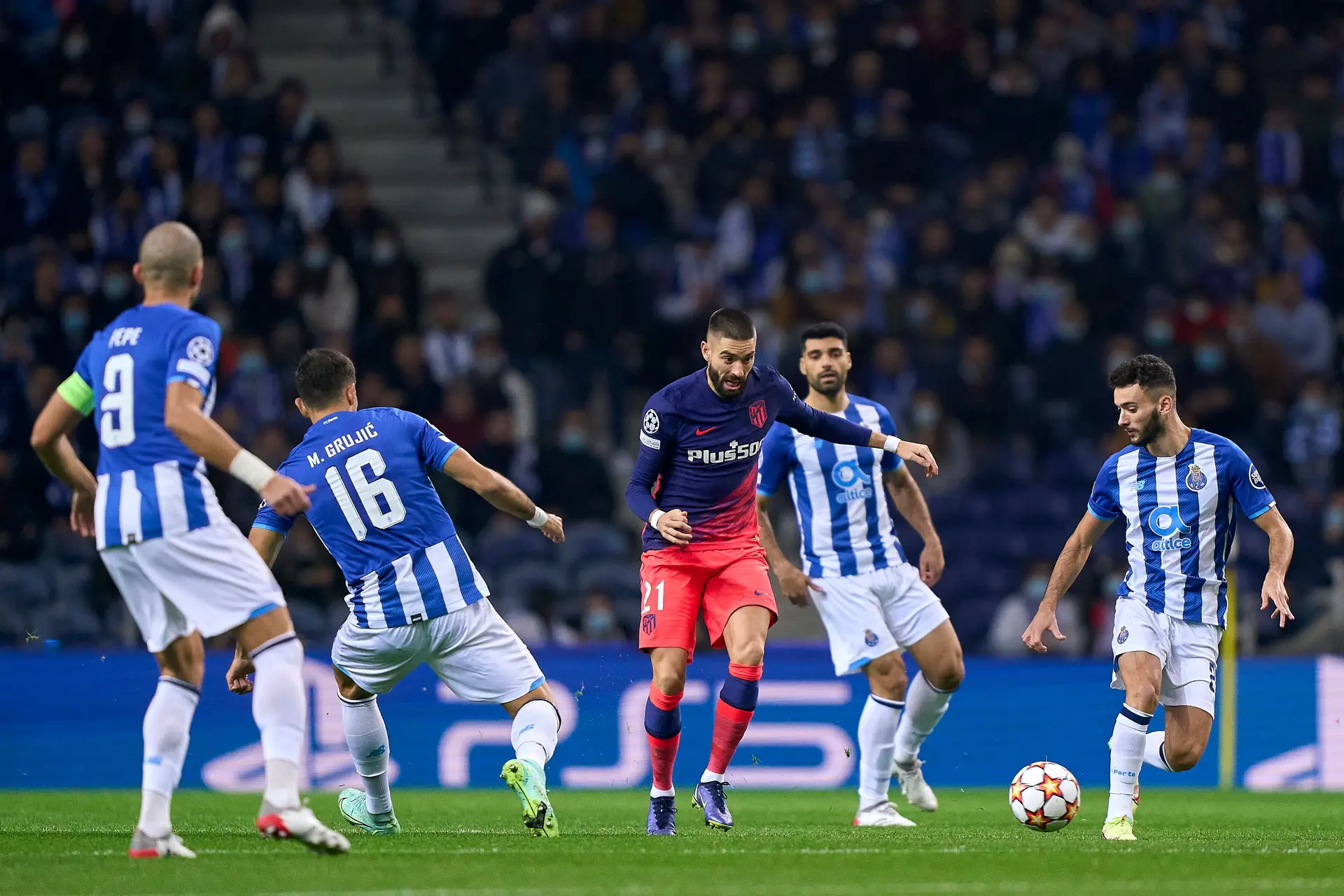 Champions: equipa de reportagem espanhola queixa-se de agressão no Dragão