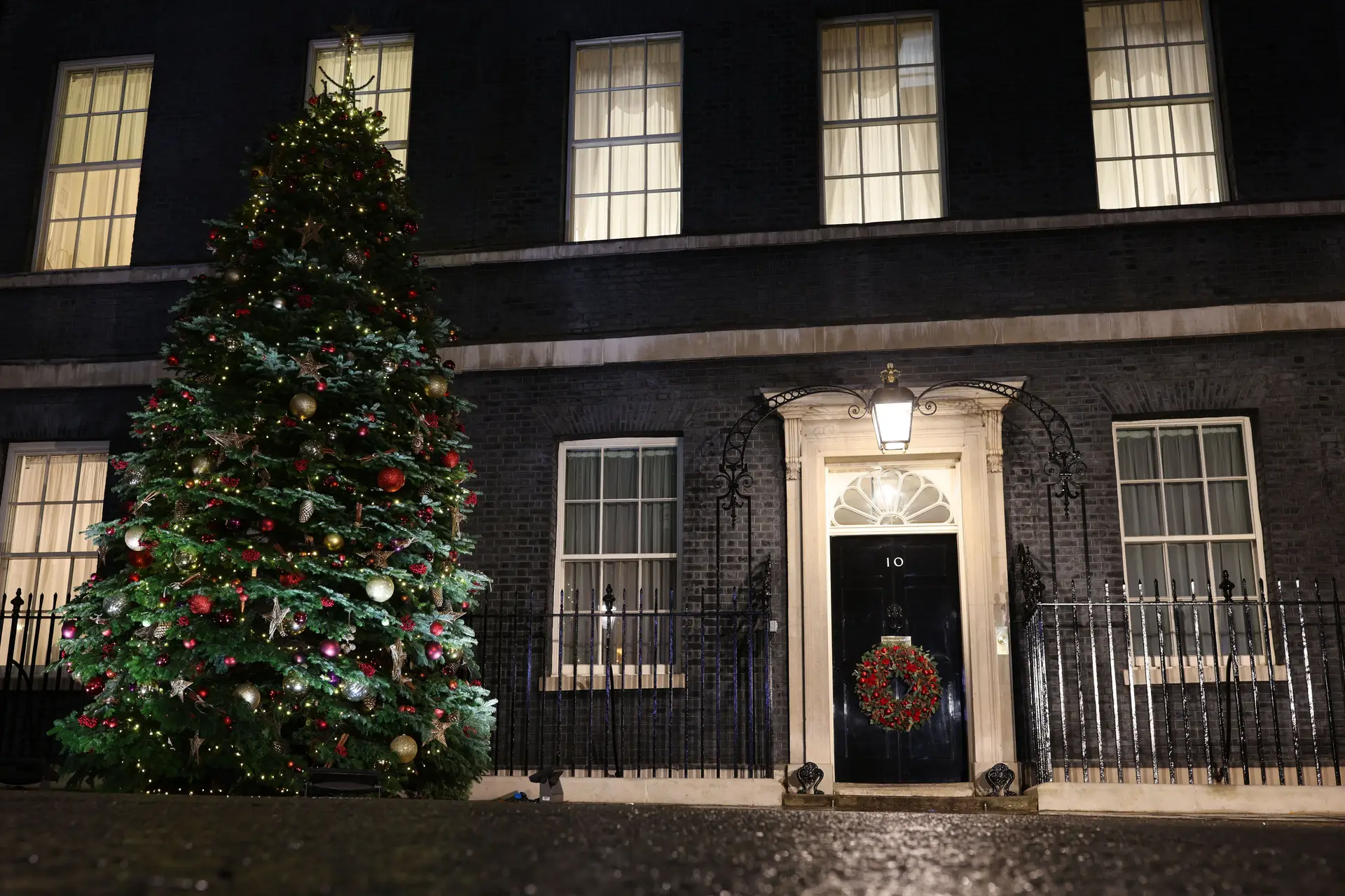 Covid-19: Vídeo mostra que Governo britânico fez festa de Natal em 2020 durante restrições apertadas