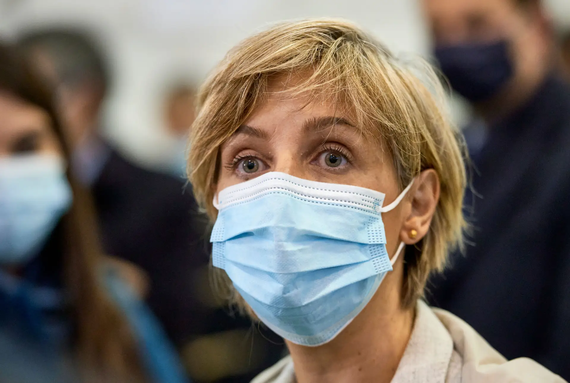 Ministra garante que será público "parecer final" sobre vacinação de crianças