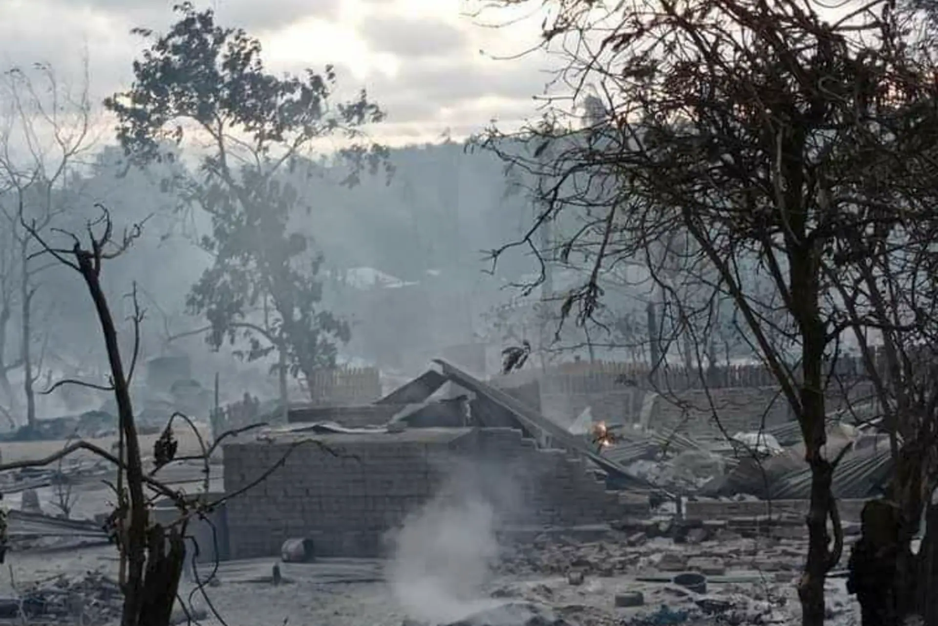 Myanmar: tropas queimam vivas 11 pessoas em aparente retaliação
