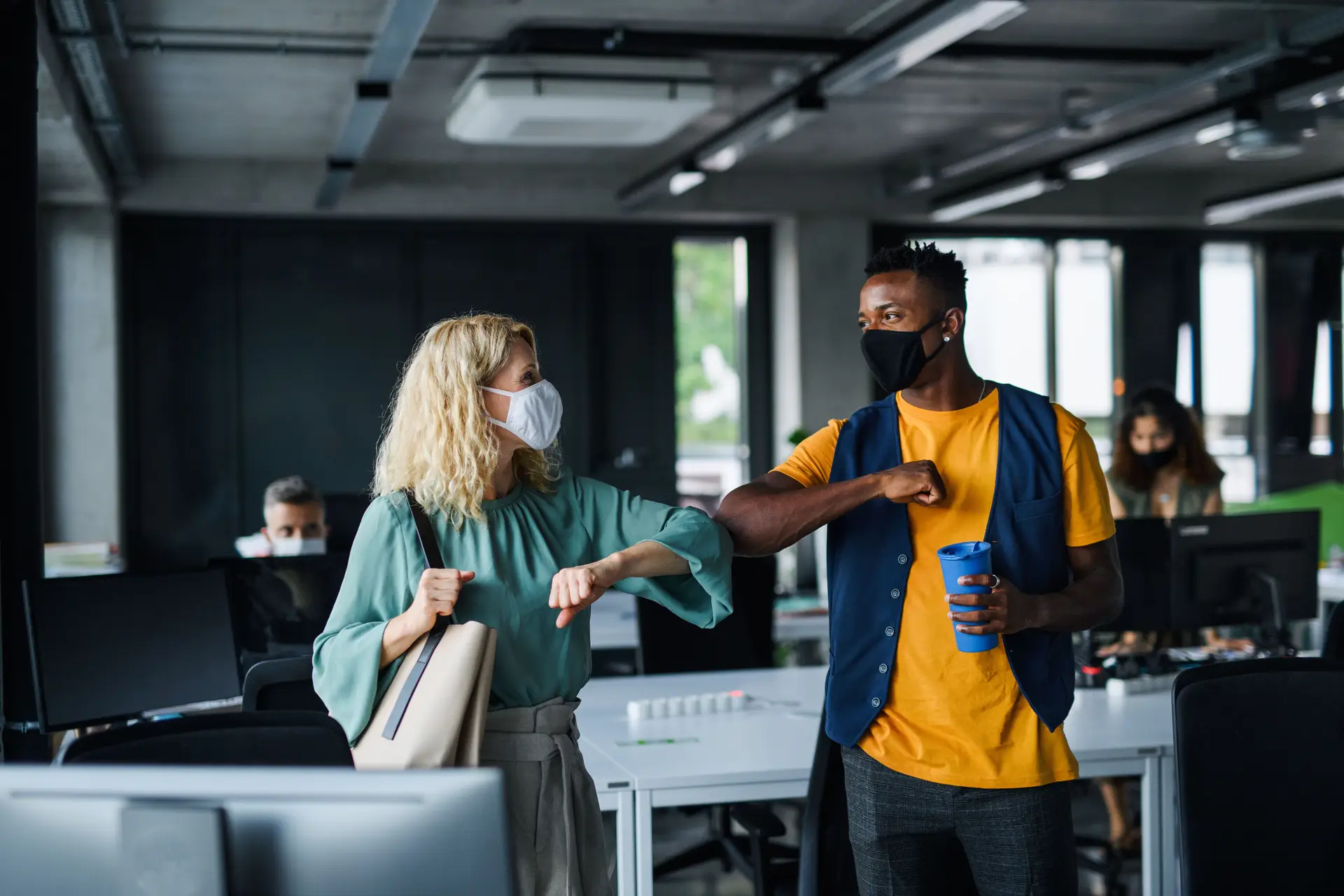 Covid-19: trabalhadores preferem vacinas ou máscaras obrigatórias no trabalho