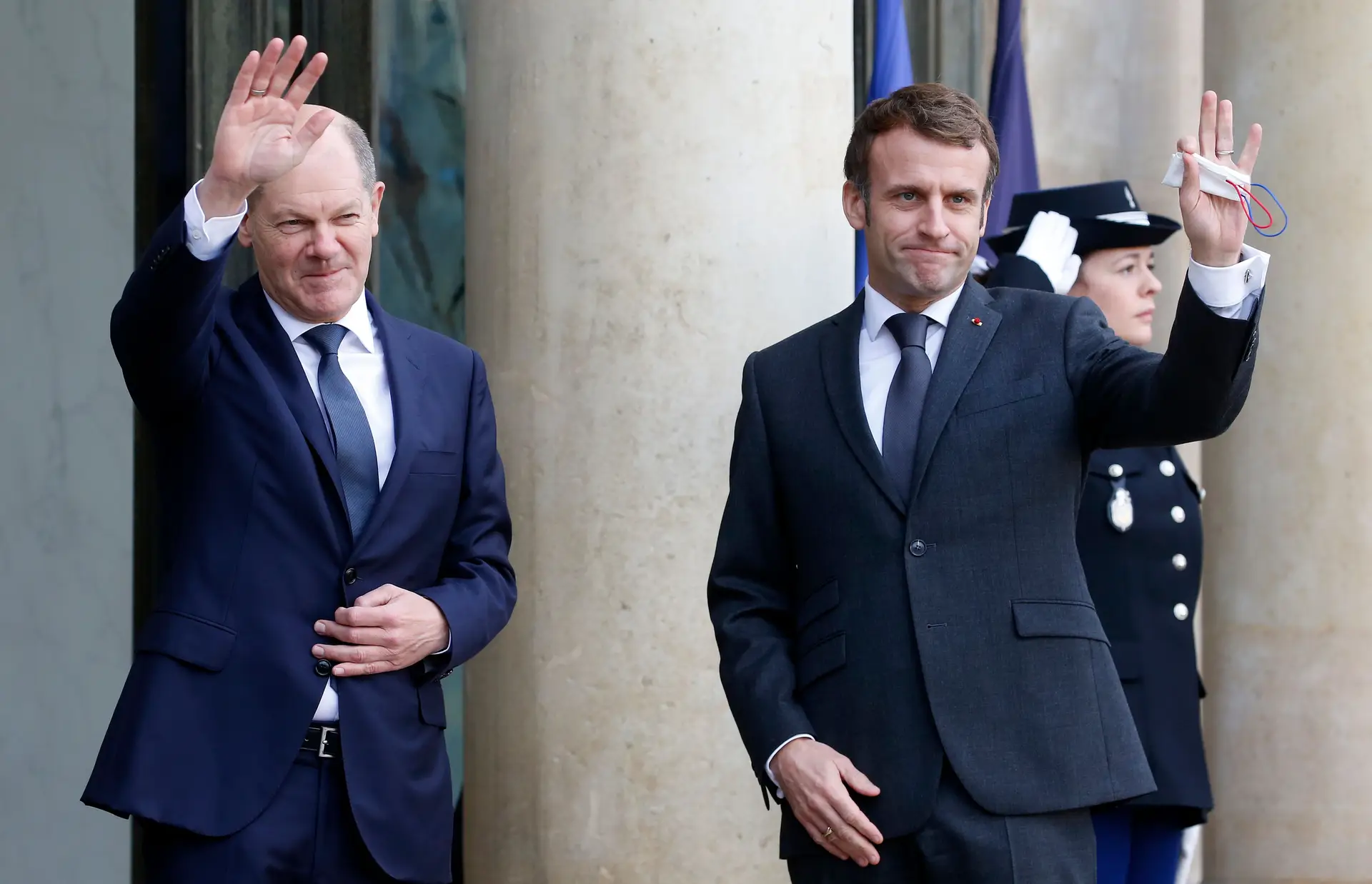 As imagens (e os temas) do primeiro encontro entre Macron e Scholz