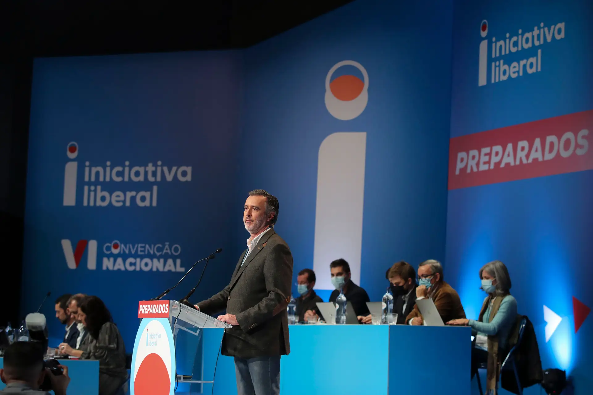Convenção da IL: primeiras horas de trabalhos com críticas à direção