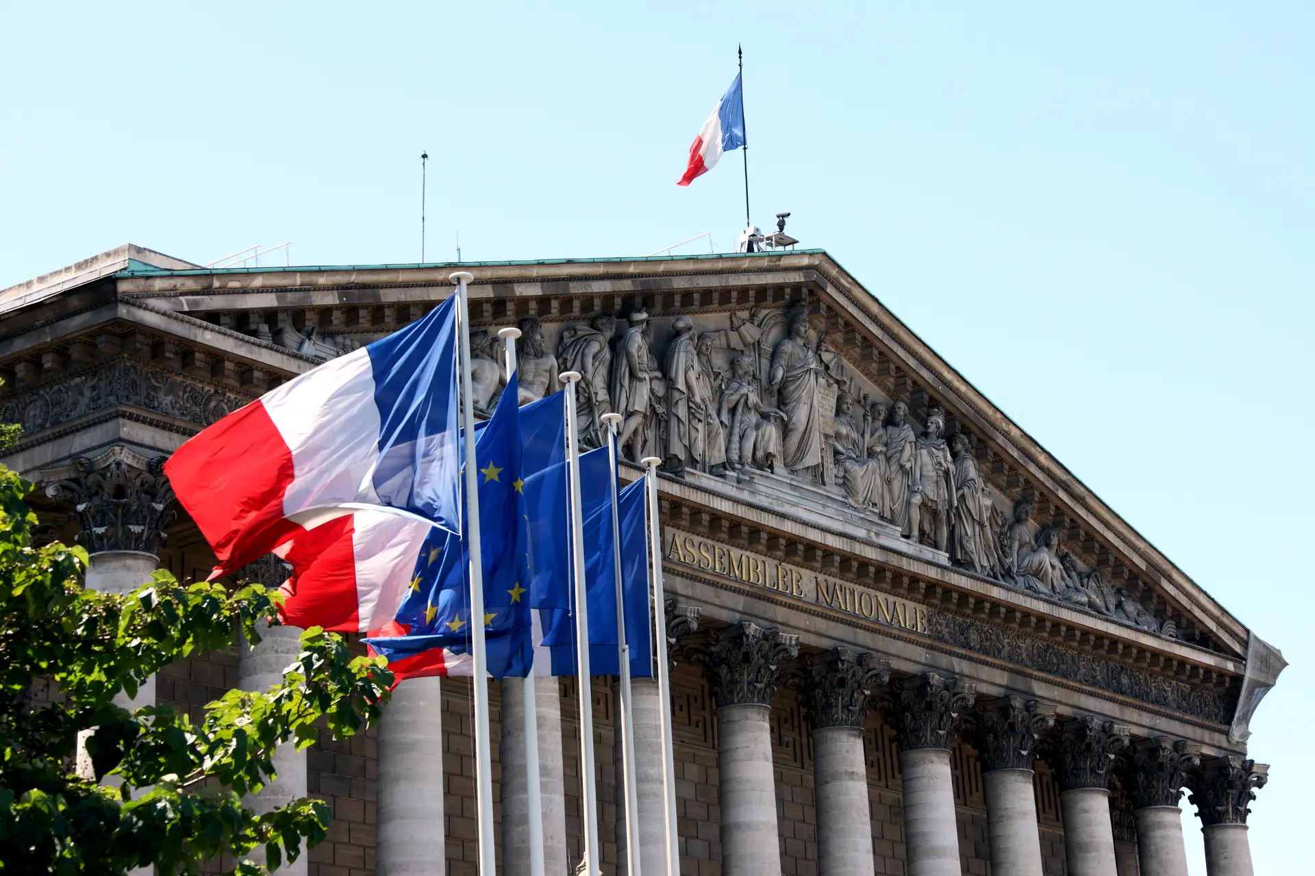 Deputados e senadores franceses concordam em proibir "terapia de conversão" sexual