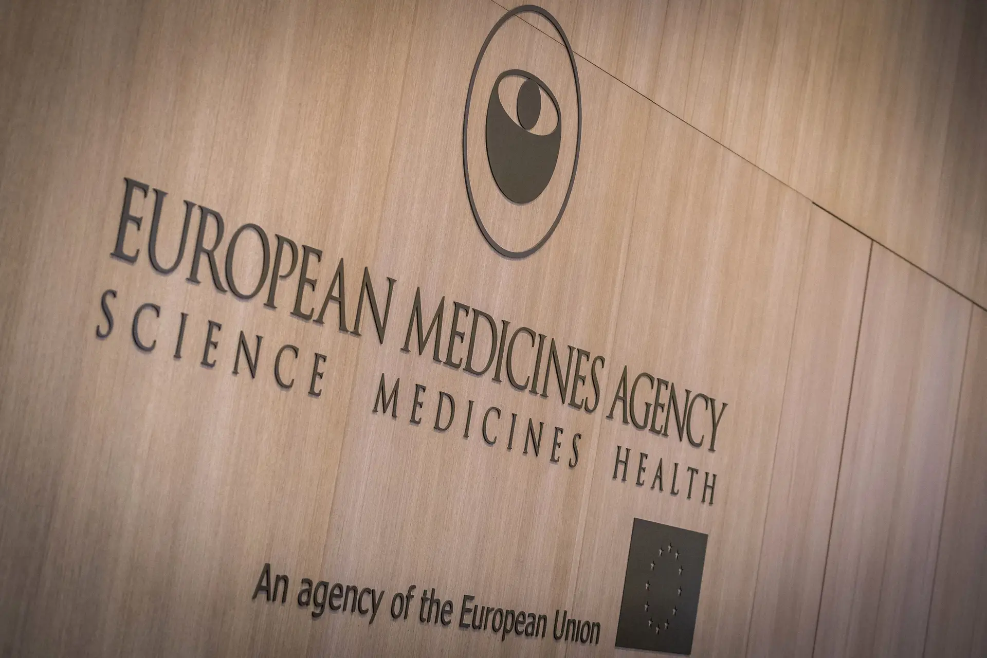 EMA aprova dois novos tratamentos para a covid-19