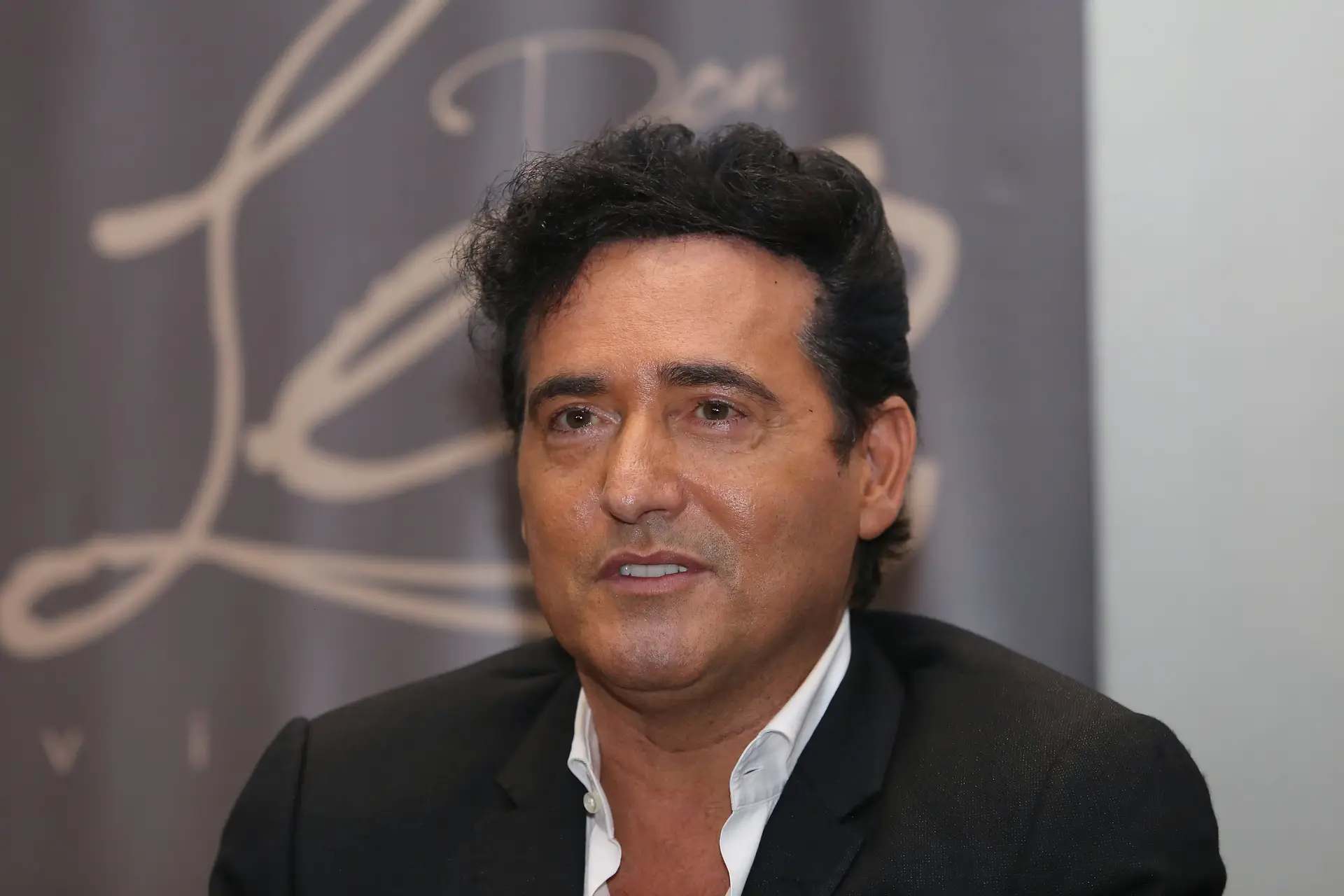Cantor Carlos Marín dos Il Divo está em coma induzido