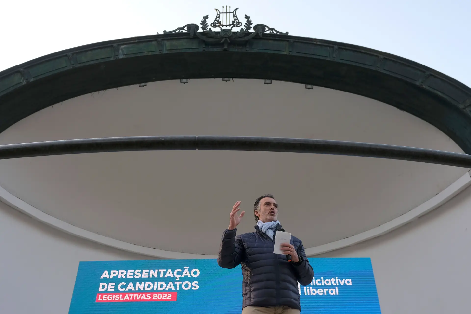 O presidente da Iniciativa Liberal (IL), João Cotrim Figueiredo discursa na sessão de apresentação das listas de todos os círculos eleitorais do partido às eleições legislativas 