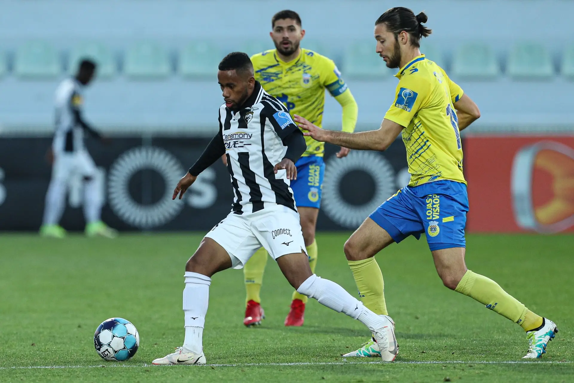 Portimonense empata com Arouca e falha assalto ao quarto lugar