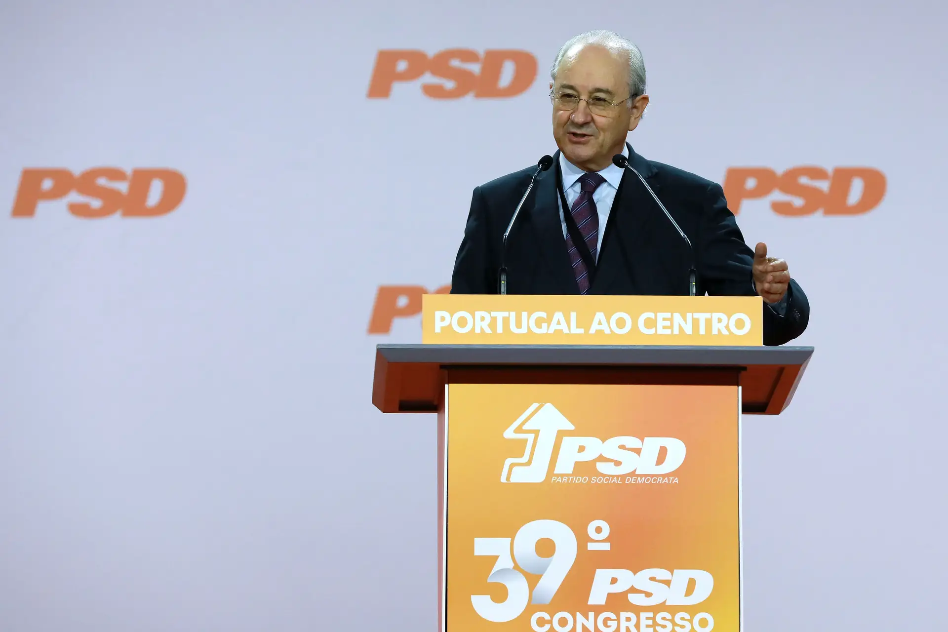 O presidente do PSD, Rui Rio, apresenta as listas durante o segundo dia do 39.º Congresso Nacional do PSD