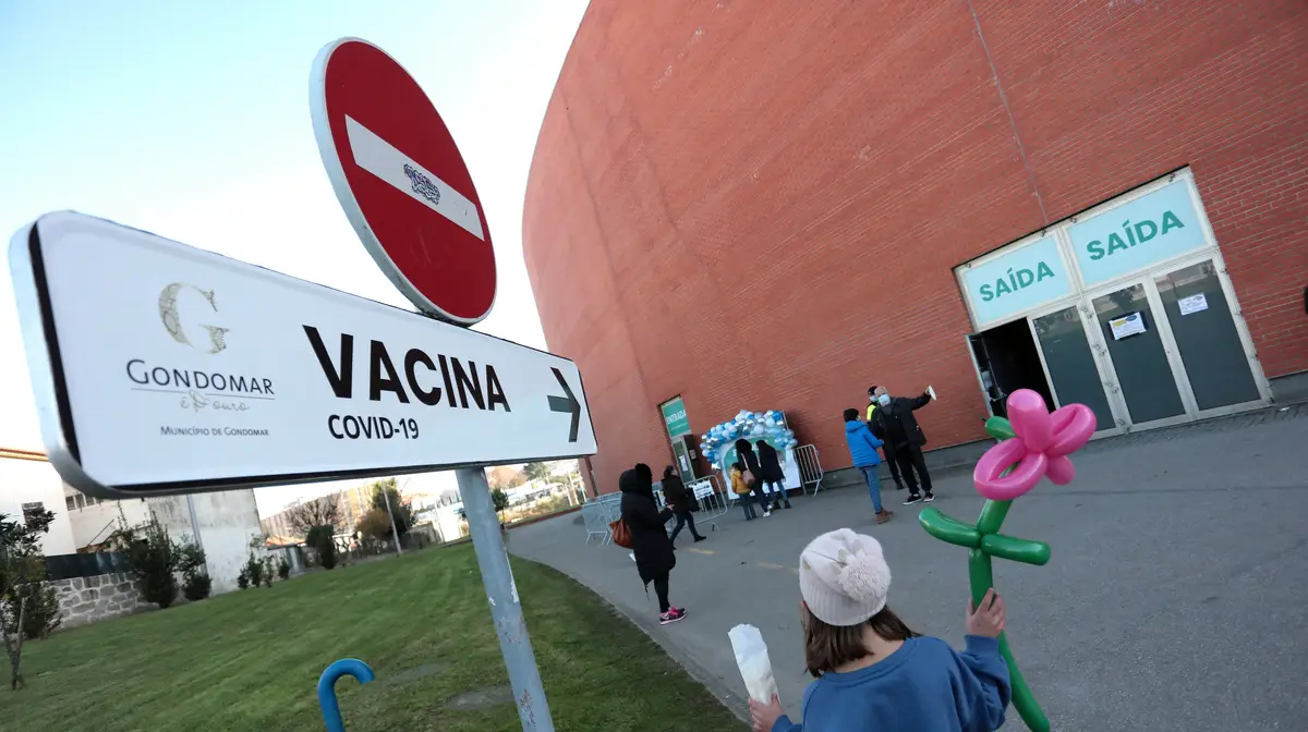 Início do processo de vacinação de crianças, no centro de vacinação no Pavilhão Multiusos de Gondomar