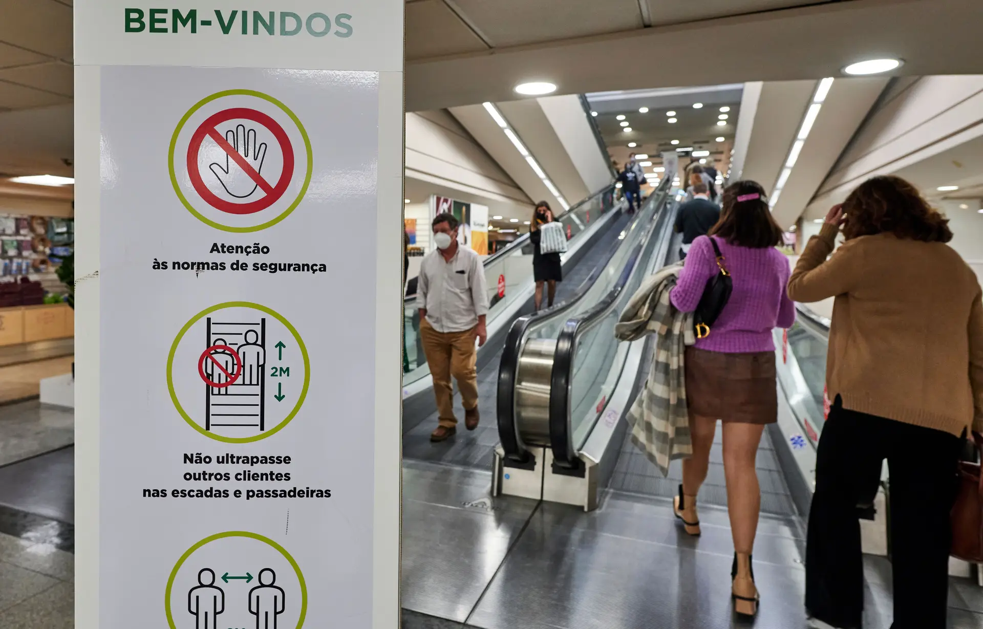 Testes à covid-19 fazem parte das compras de última hora para o Natal