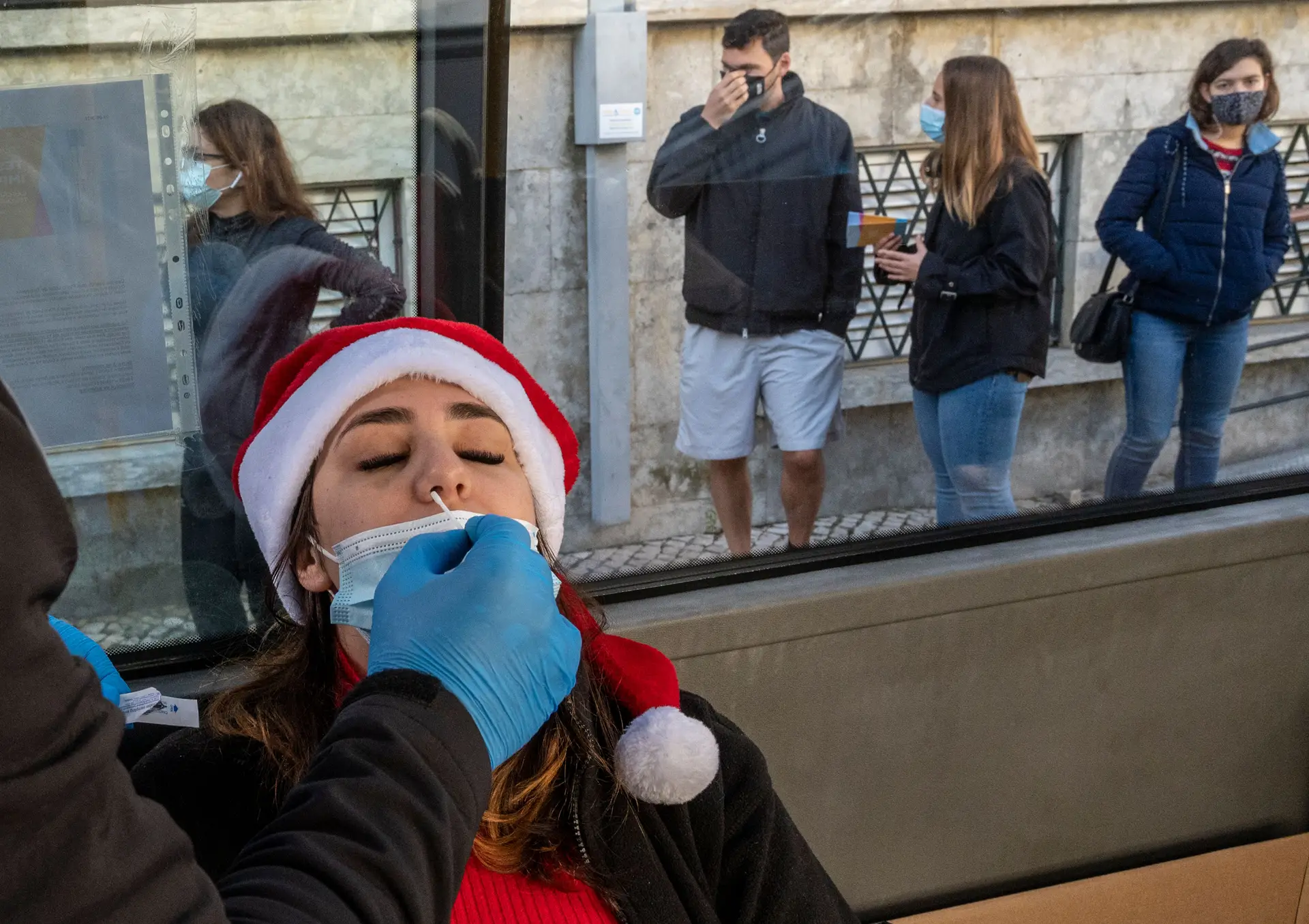 Covid-19: Variante Ómicron já é dominante em Portugal