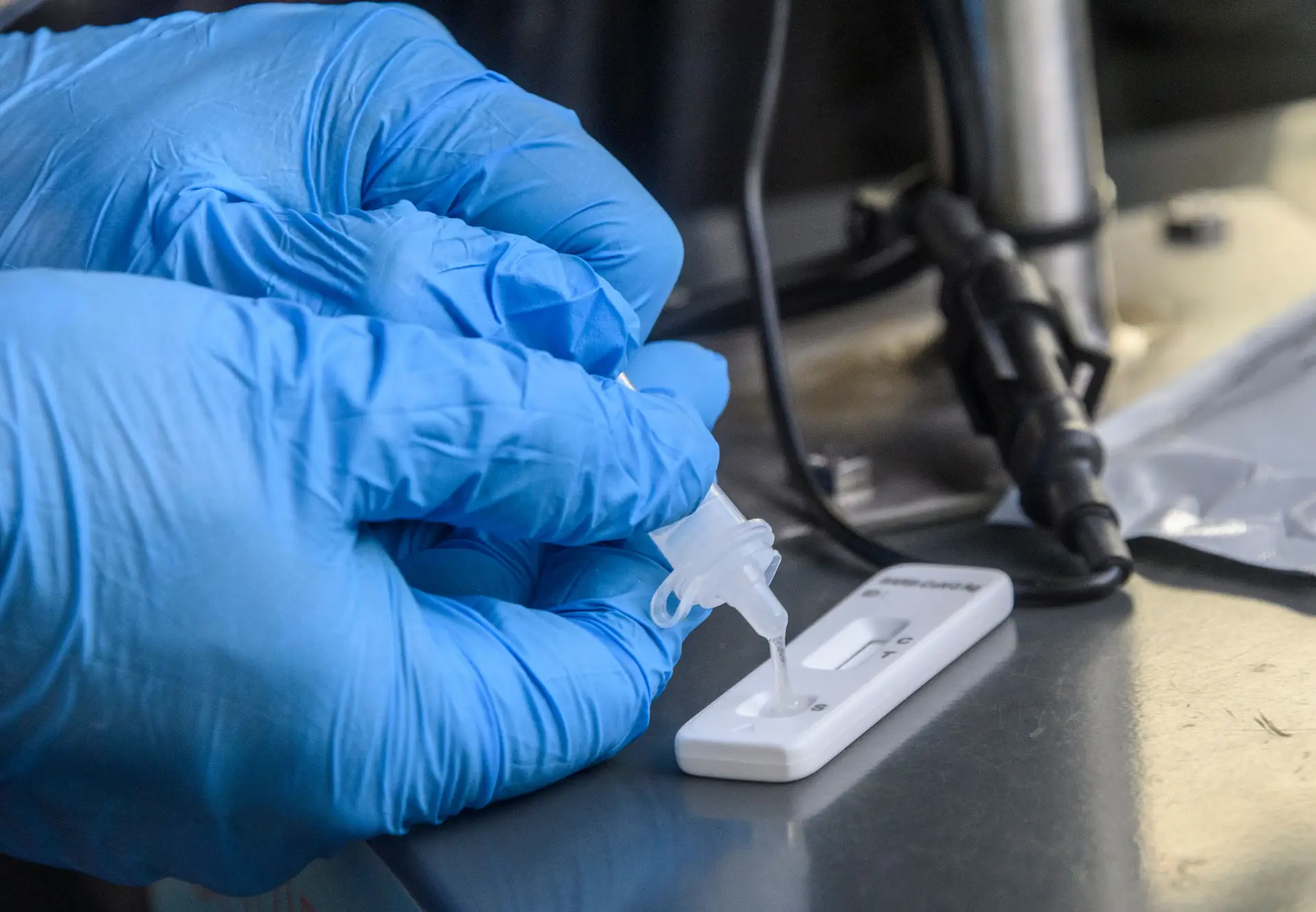 Covid-19: Testes e vacinas vão continuar isentos de IVA em 2022