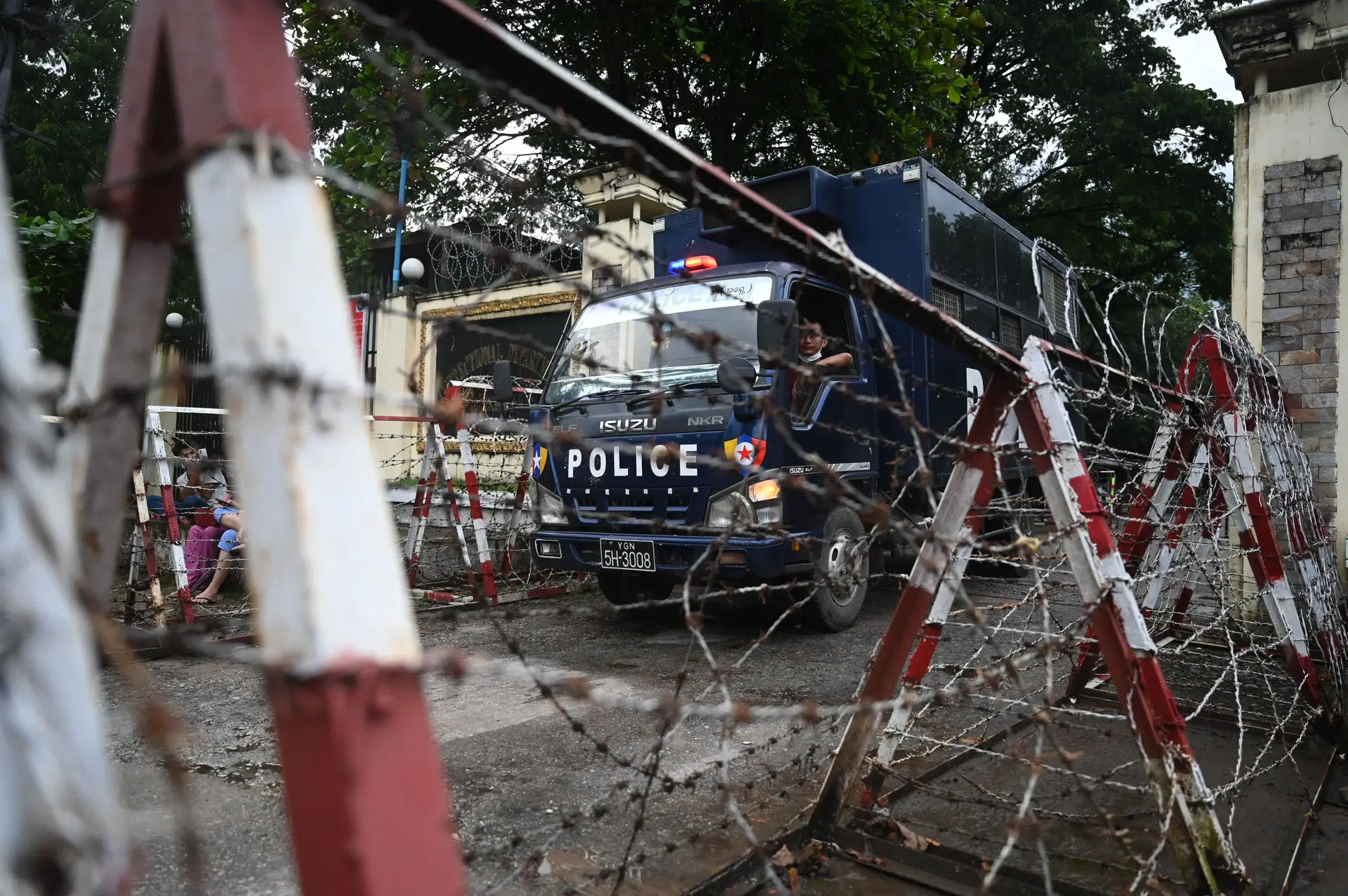 Junta militar nega massacre de civis em Myanmar