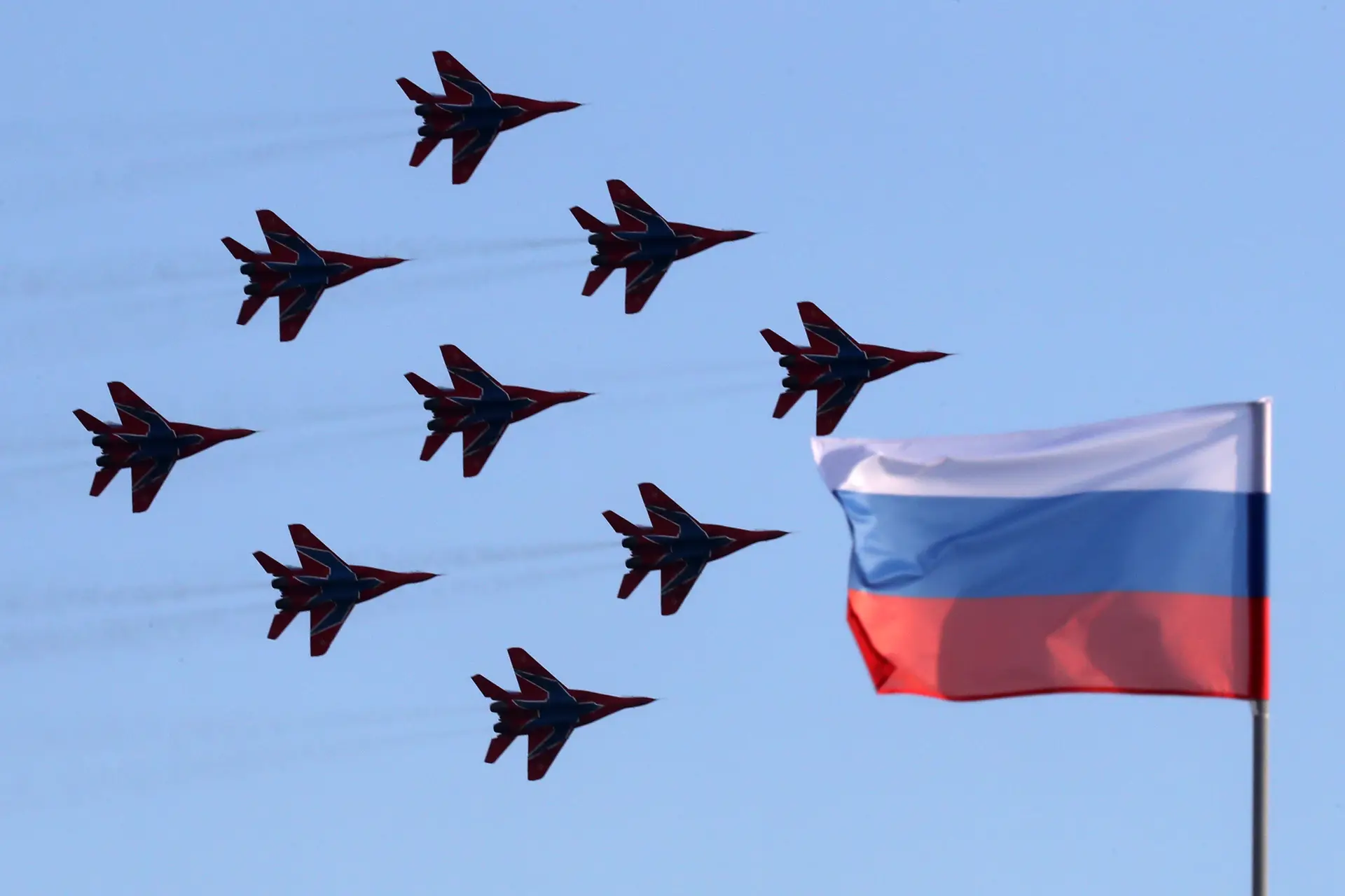 Moscovo anuncia fim de manobras militares nas zonas de fronteira