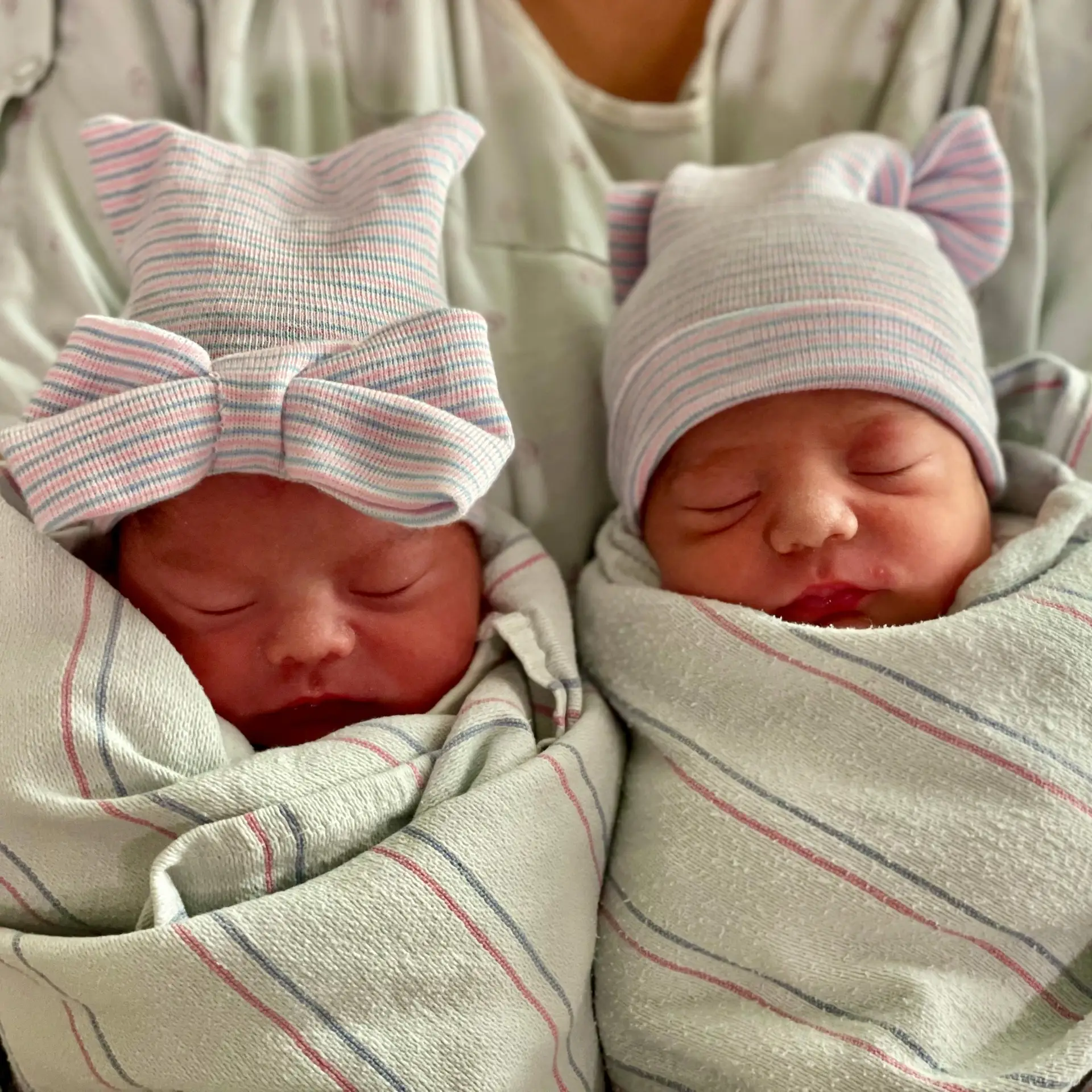 Gémeos nascem em anos diferentes com intervalo de 15 minutos