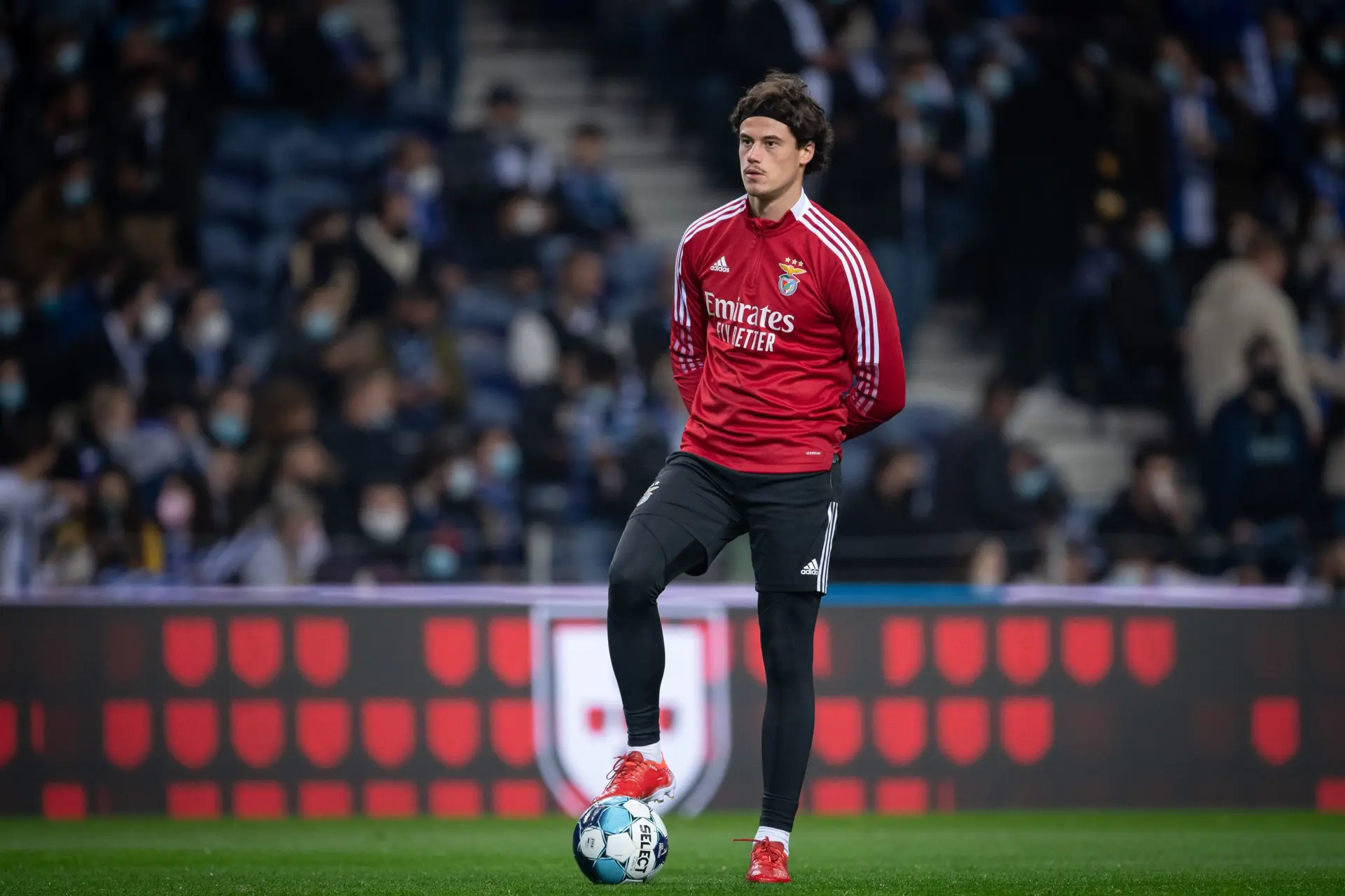 Guarda-redes Svilar do Benfica volta a testar positivo à covid-19