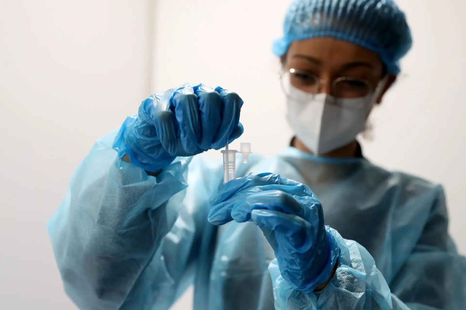 Ómicron responsável por quase 90% das infeções em Portugal