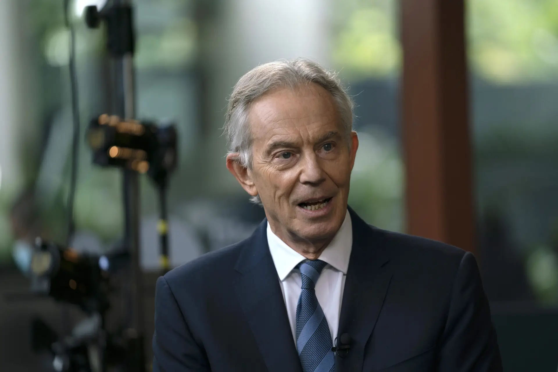 Tony Blair rejeita comparar invasões do Iraque e da Ucrânia
