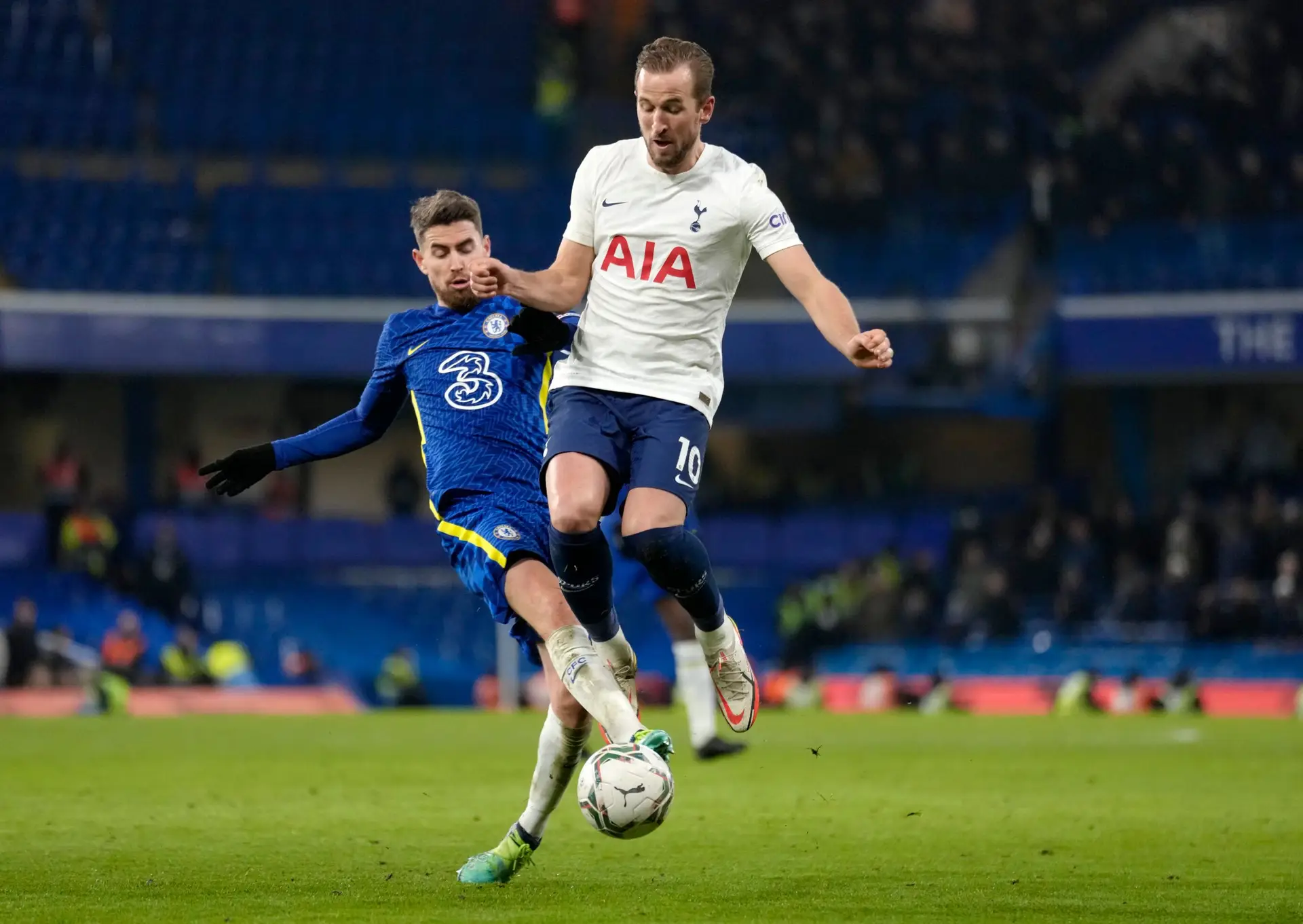 Taça da Liga inglesa: Chelsea vence Tottenham e fica mais perto da final