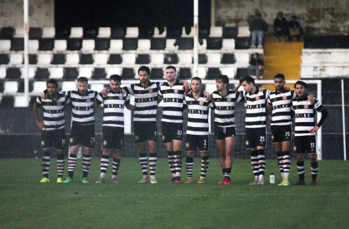 PSP chamada para “desordem” com armas brancas junto a casa de futebolistas