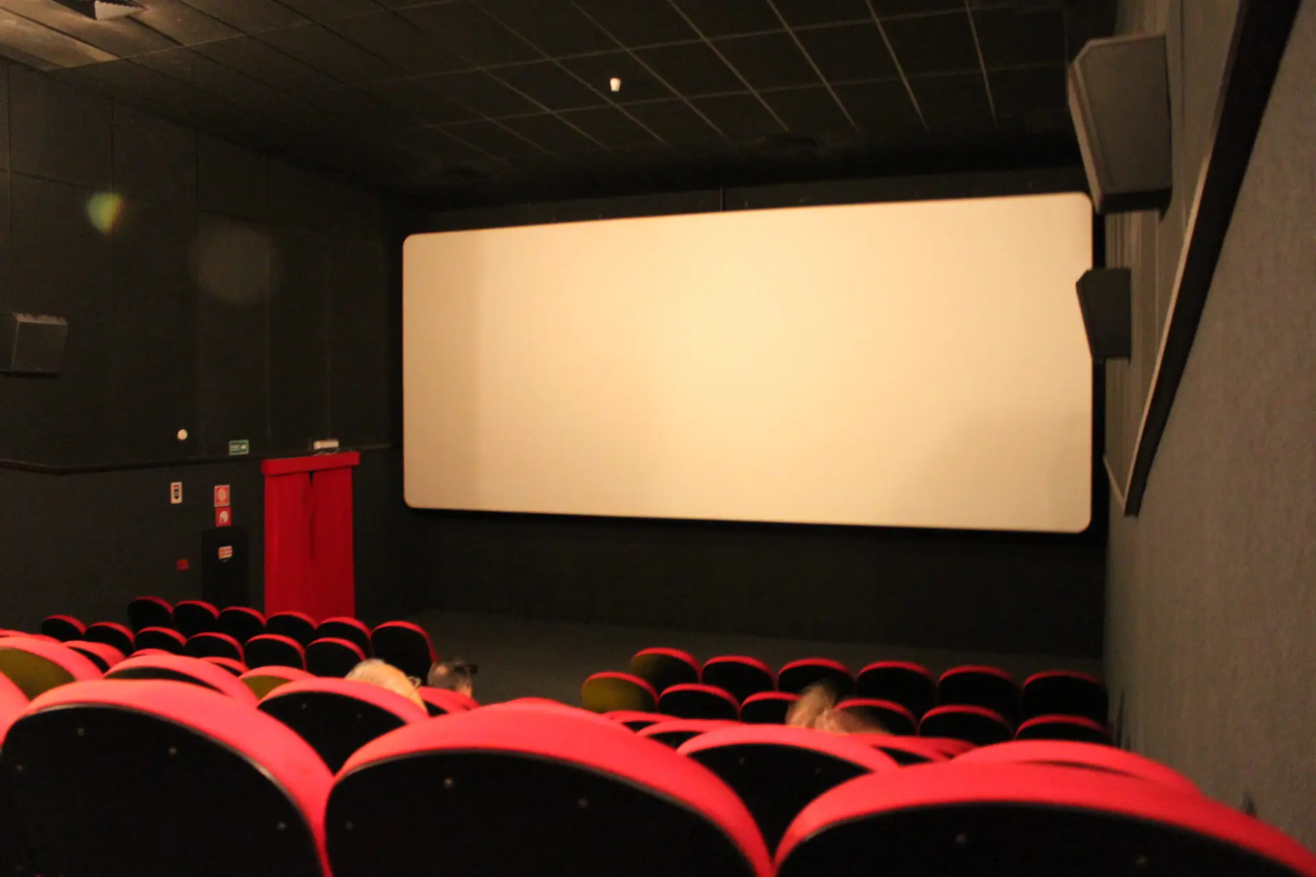 Idas ao cinema? Exibidores e cineclubes pedem fim de teste obrigatório