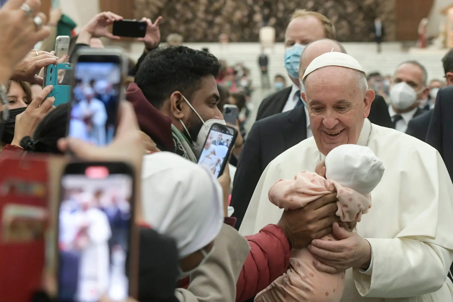 Papa Francisco critica quem escolhe ter animais em vez de filhos