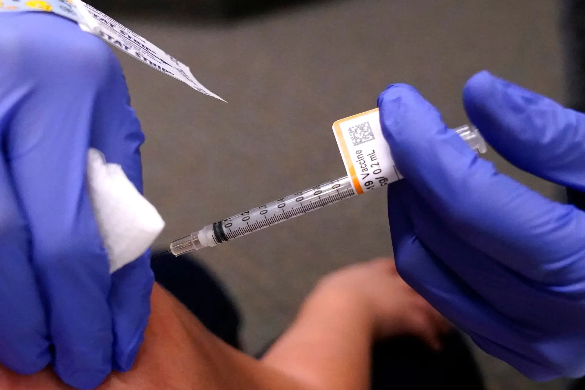Vacina da Pfizer protege crianças contra complicações graves da covid-19