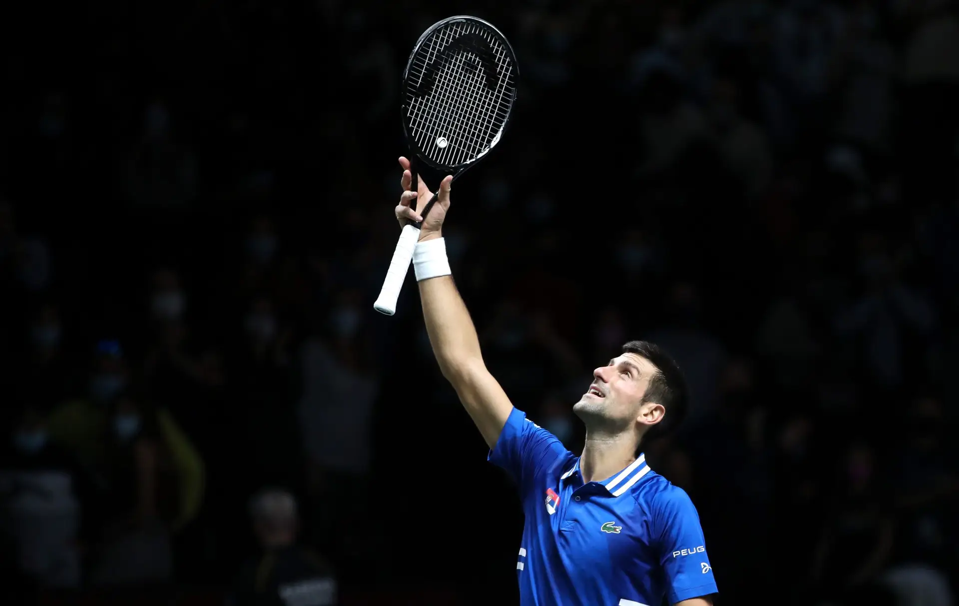 Polémica Djokovic: regras covid-19 em França permitirão ao tenista disputar Roland Garros