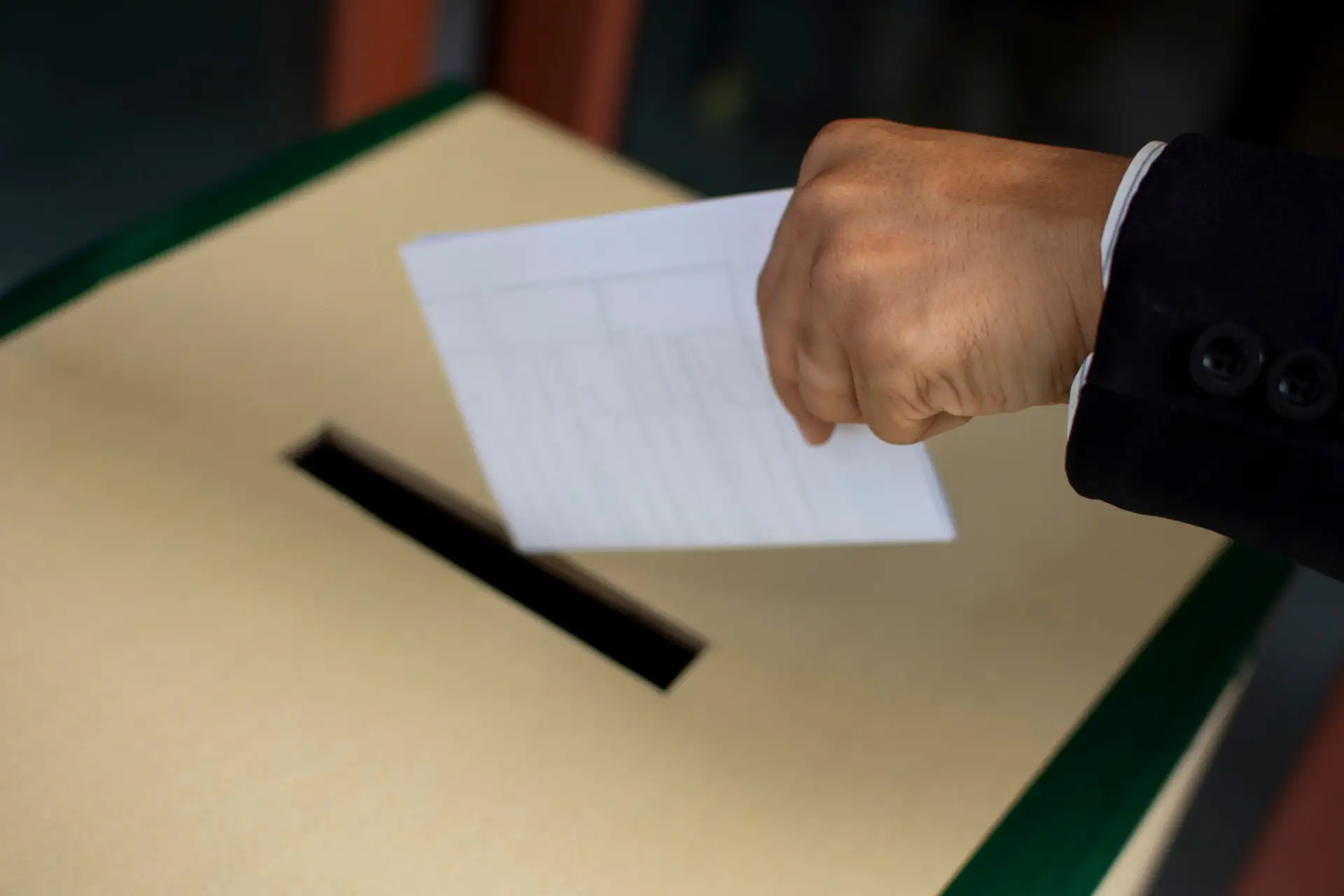 Legislativas: médicos são contra levantar o isolamento para votar