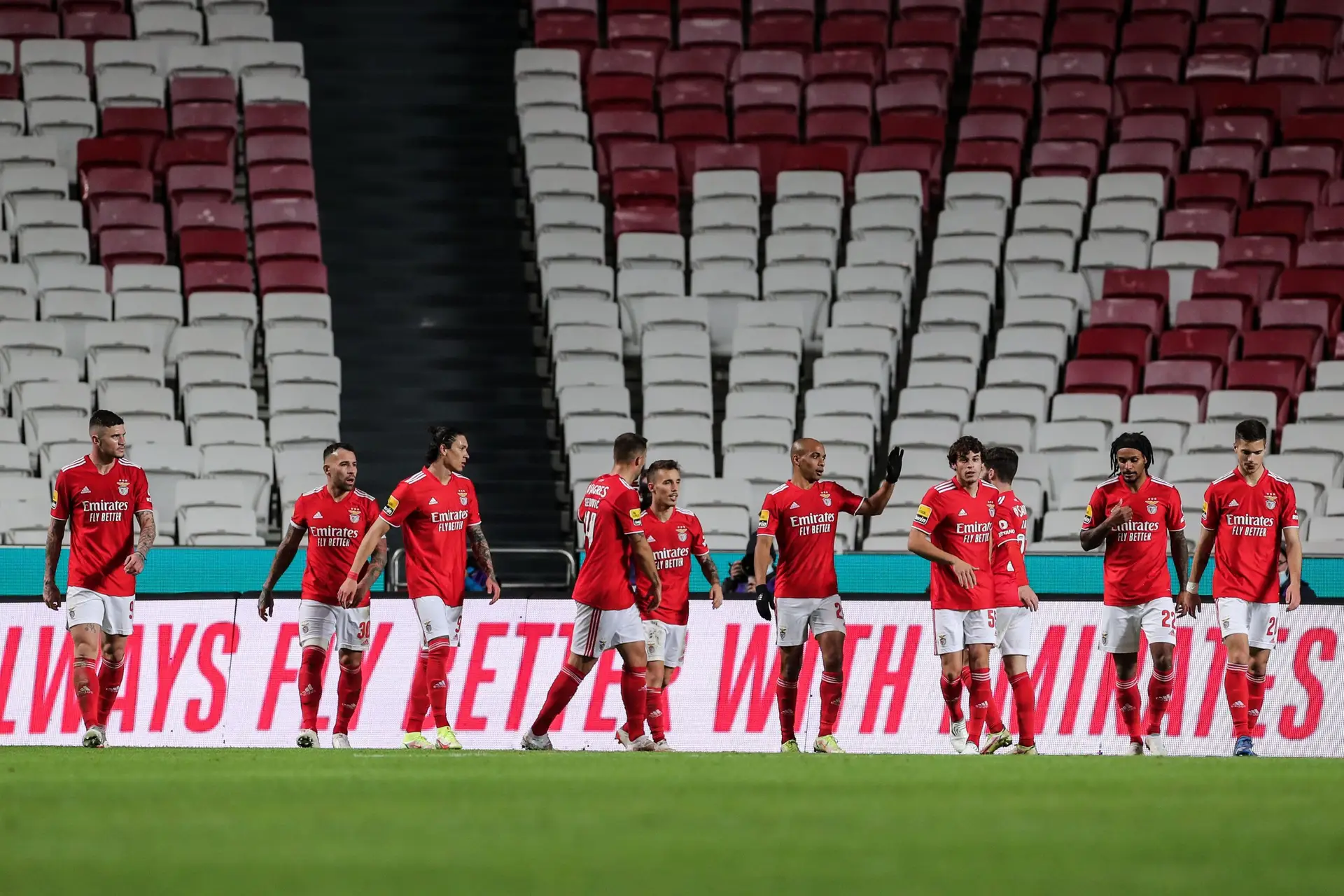Covid-19: quatro jogadores do Benfica de volta aos treinos