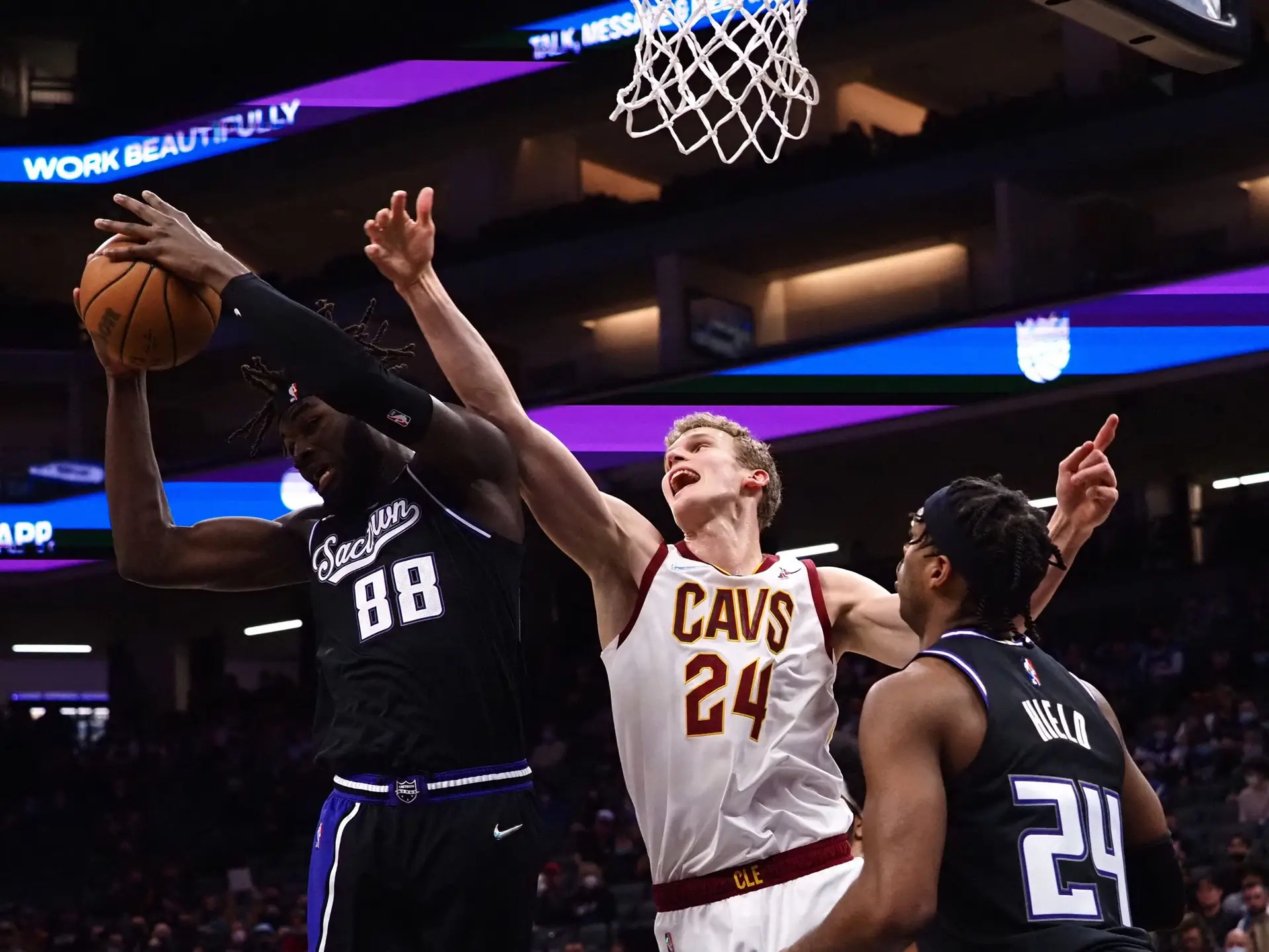 Neemias Queta “mais descontraído” na estreia a marcar na NBA