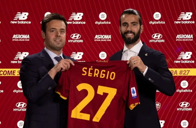 Roma oficializa Sérgio Oliveira 