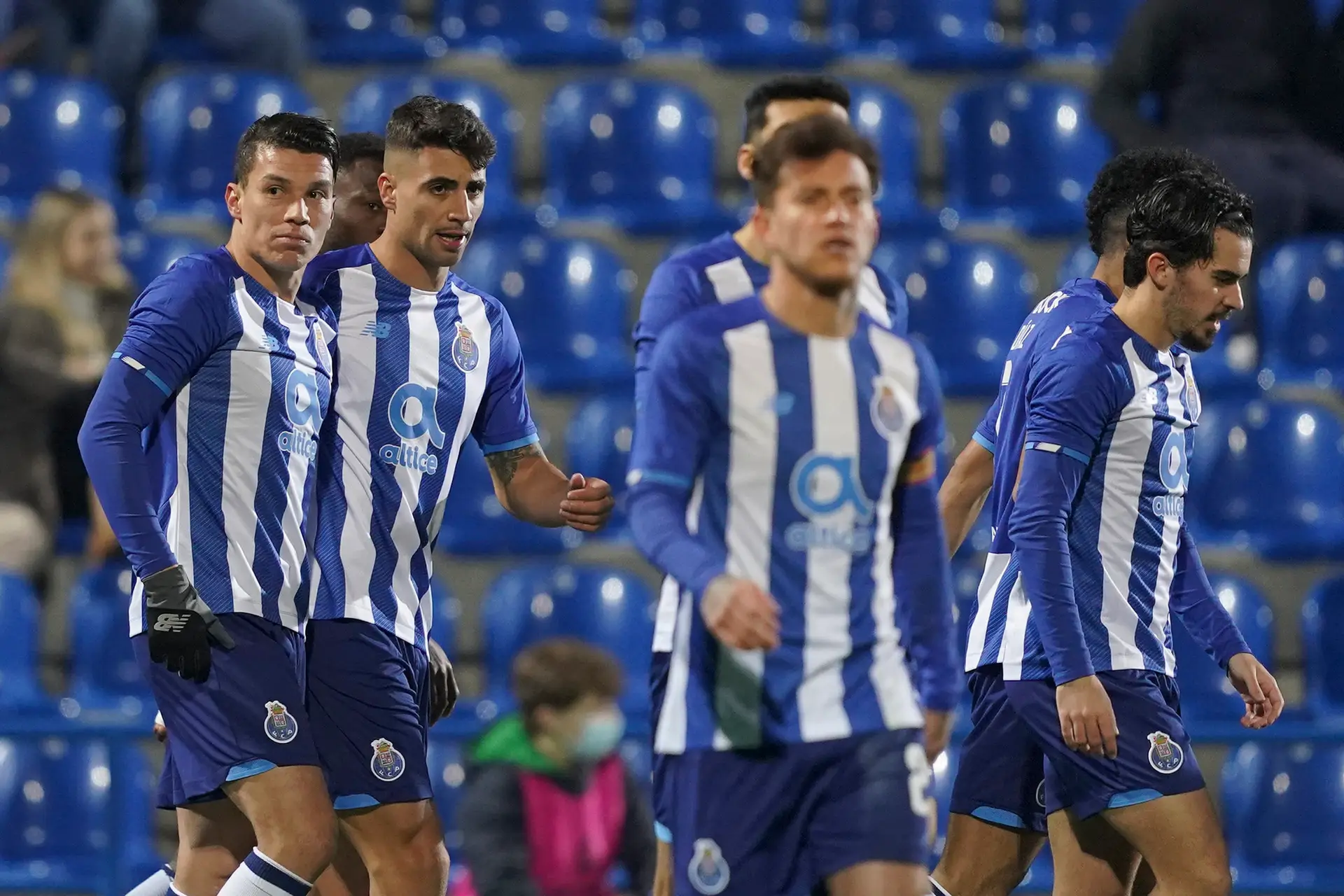 fitting fence shore FC Porto segue para as meias finais da Taça de Portugal - SIC Notícias
