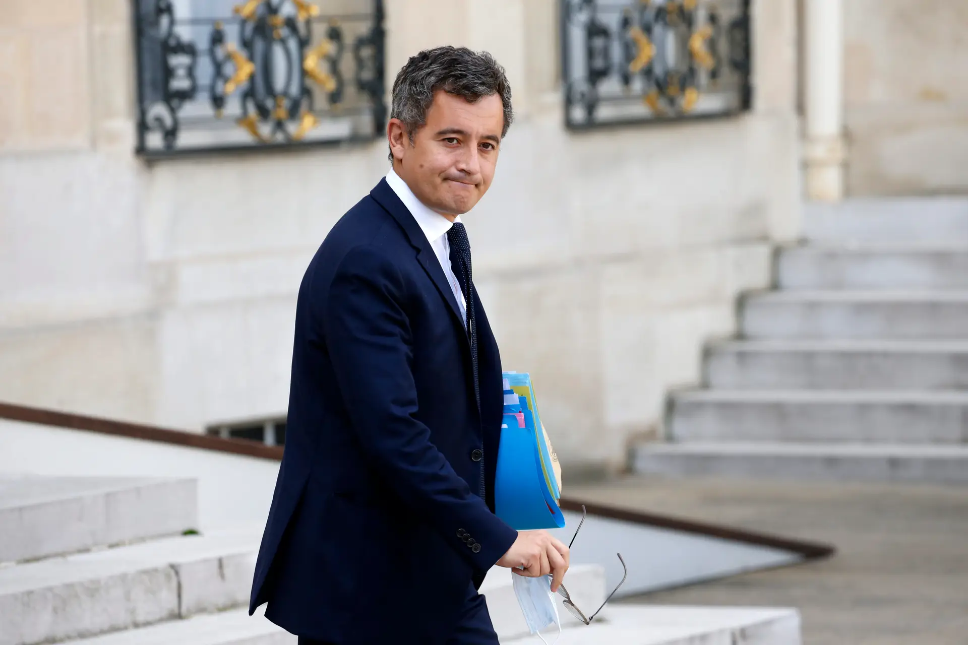 Requerida demissão do ministro do Interior francês, acusado de violação