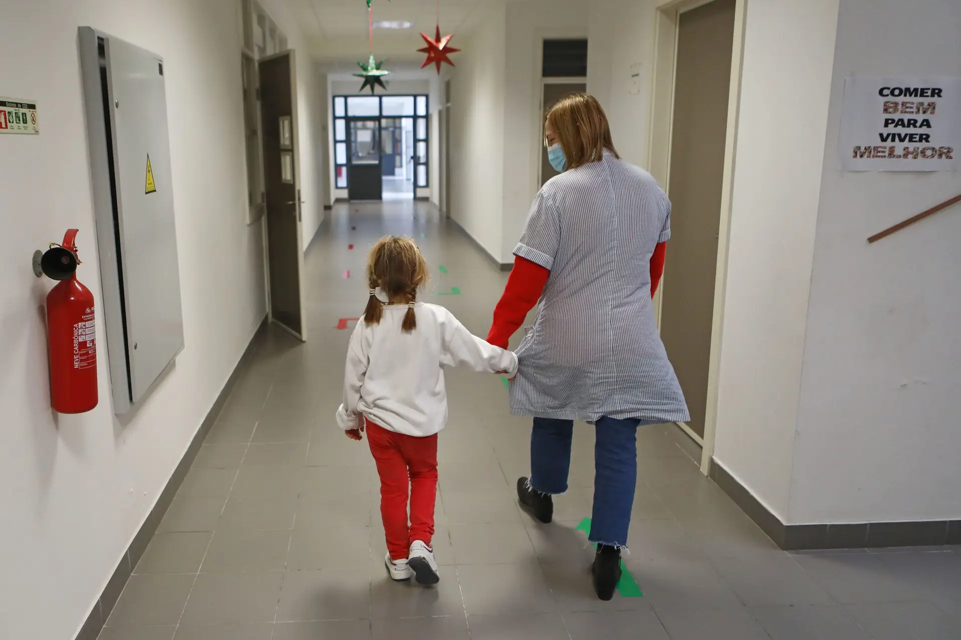 Covid-19: diretores admitem fecho de escolas devido a aumento de funcionários infetados